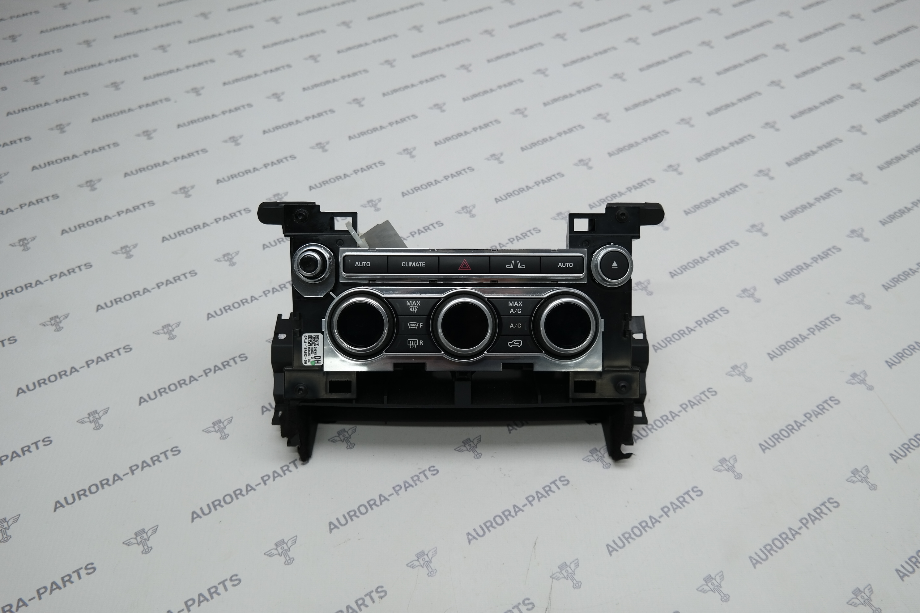 Блок кнопок управления климатконтролем на центральной консоли Land Rover Range Rover 30DDTX