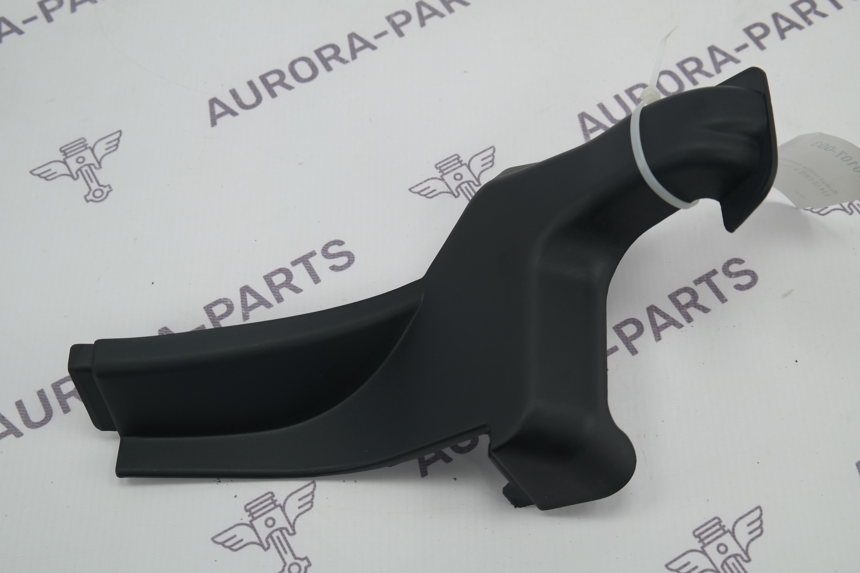 Кожух петли крышки багажника LH Land Rover Range Rover Sport