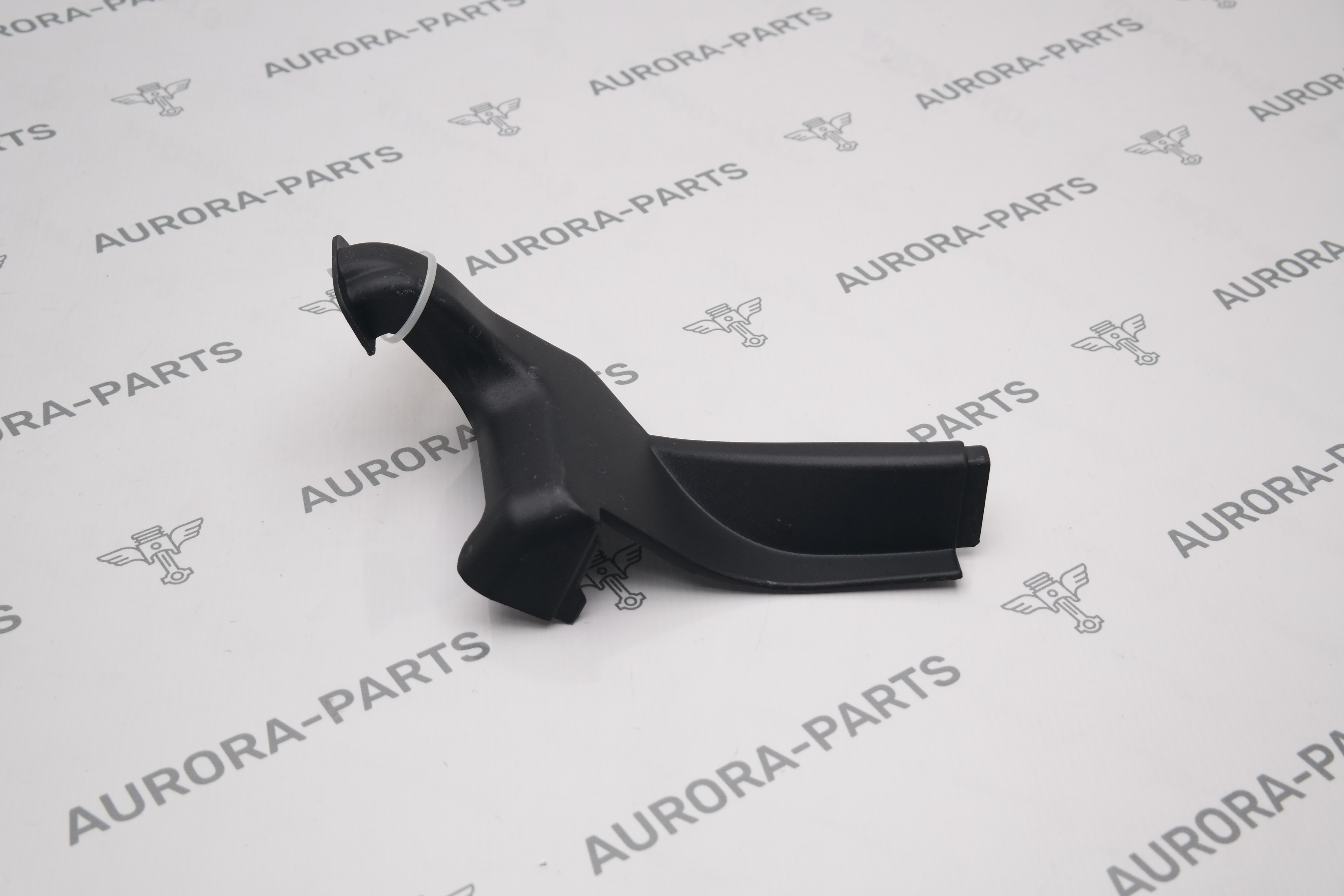 Кожух петли крышки багажника RH Land Rover Range Rover Sport