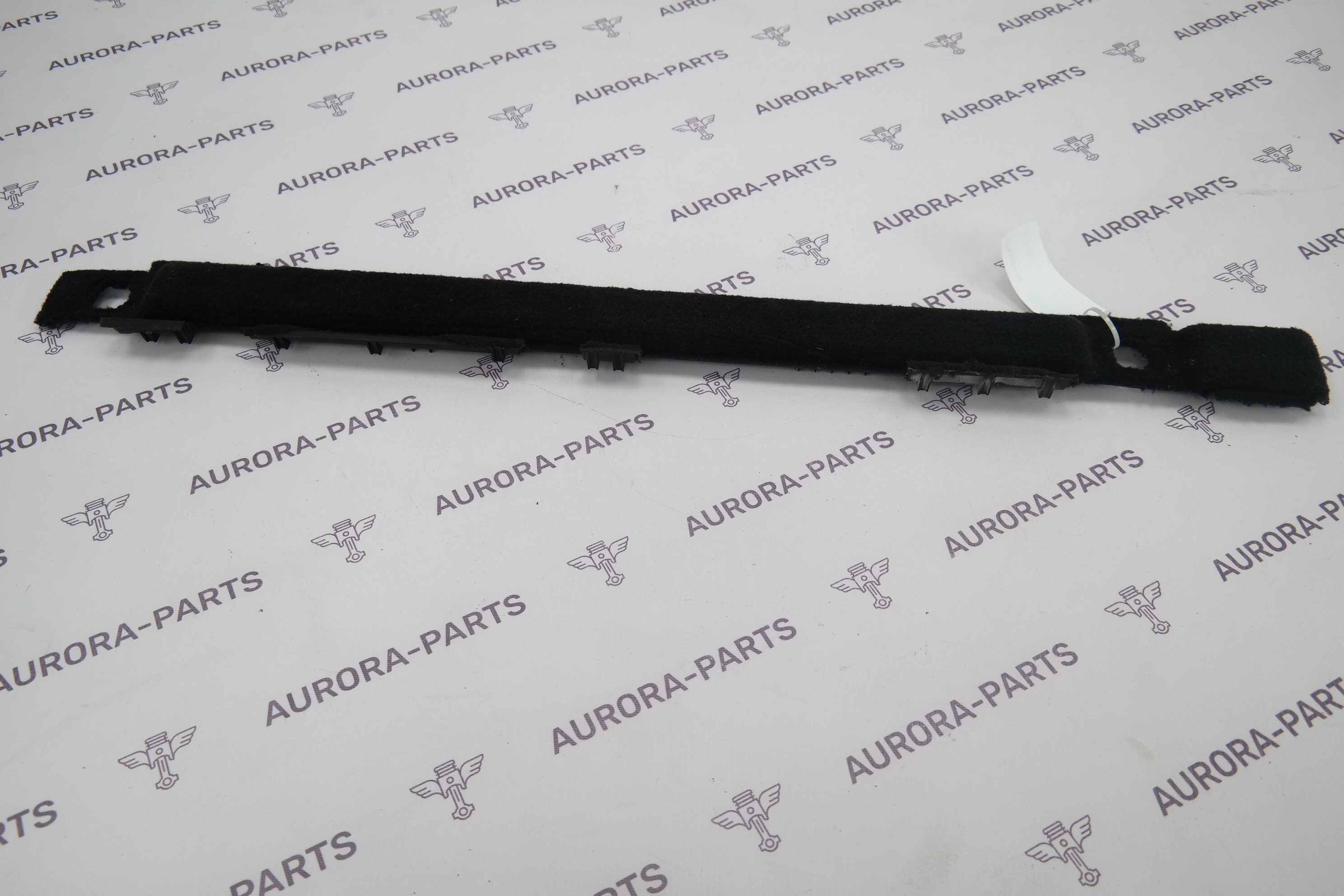 Накладка вкладыш направляющей багажного отделения RH Land Rover Range Rover Sport