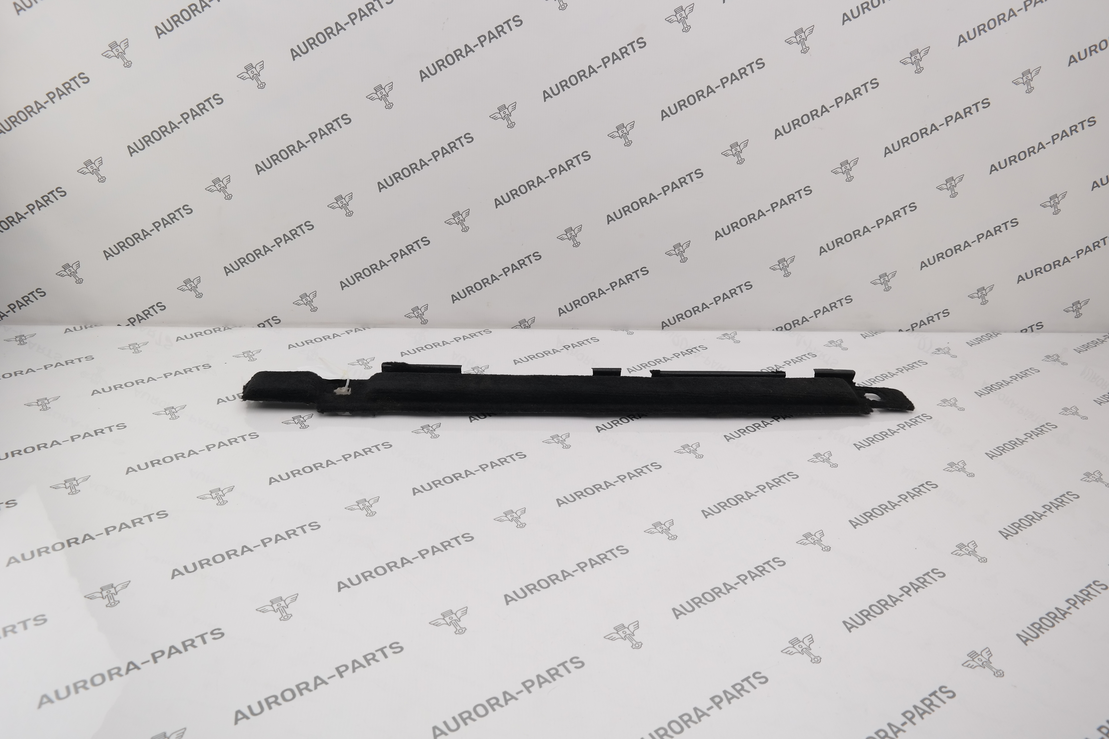 Накладка вкладыш направляющей багажного отделения RH Land Rover Range Rover Sport