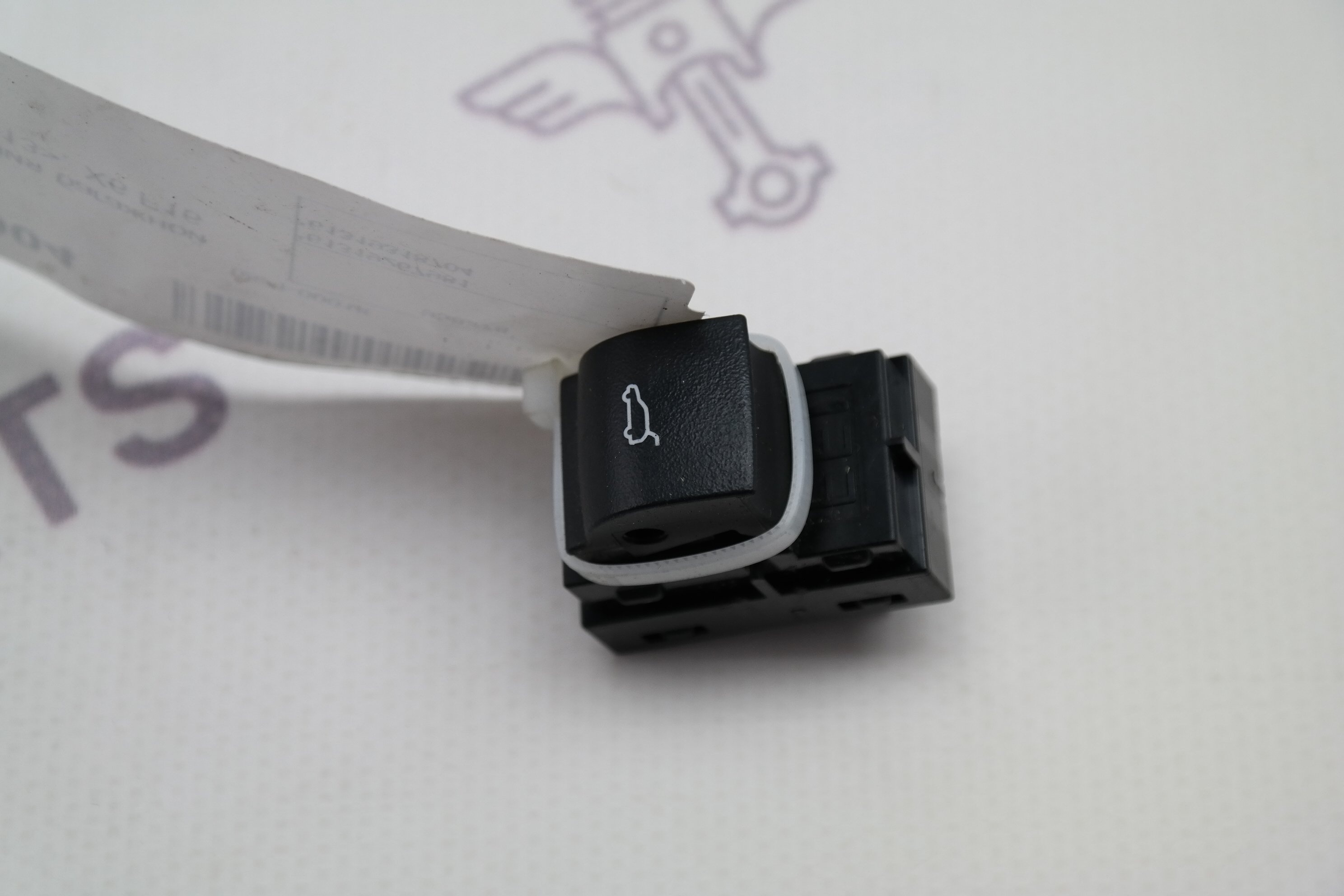 Кнопка открывания багажной двери BMW X5