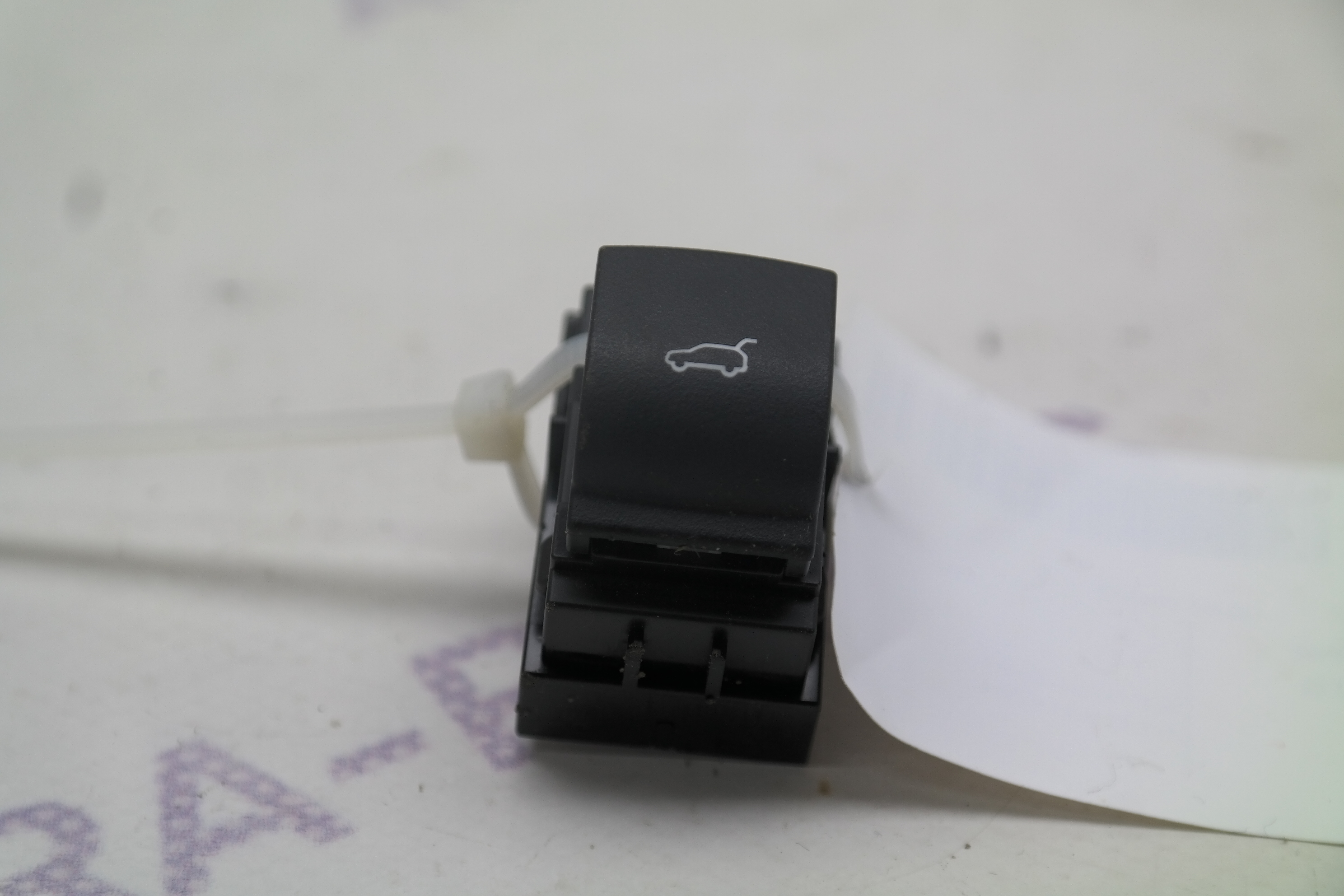 Кнопка открывания багажной двери BMW X5