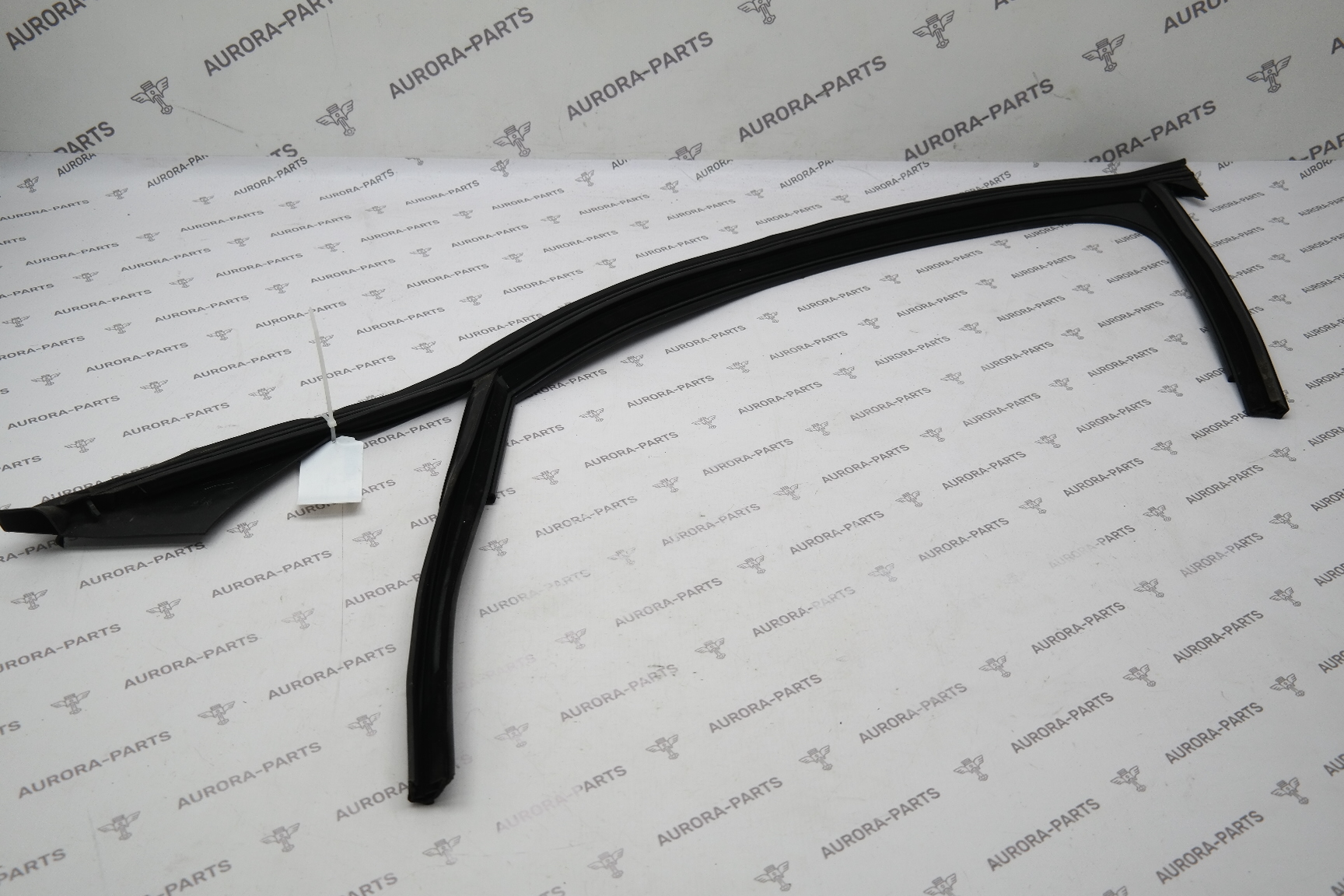 Направляющая стекла передней двери LH Mercedes C-Klasse