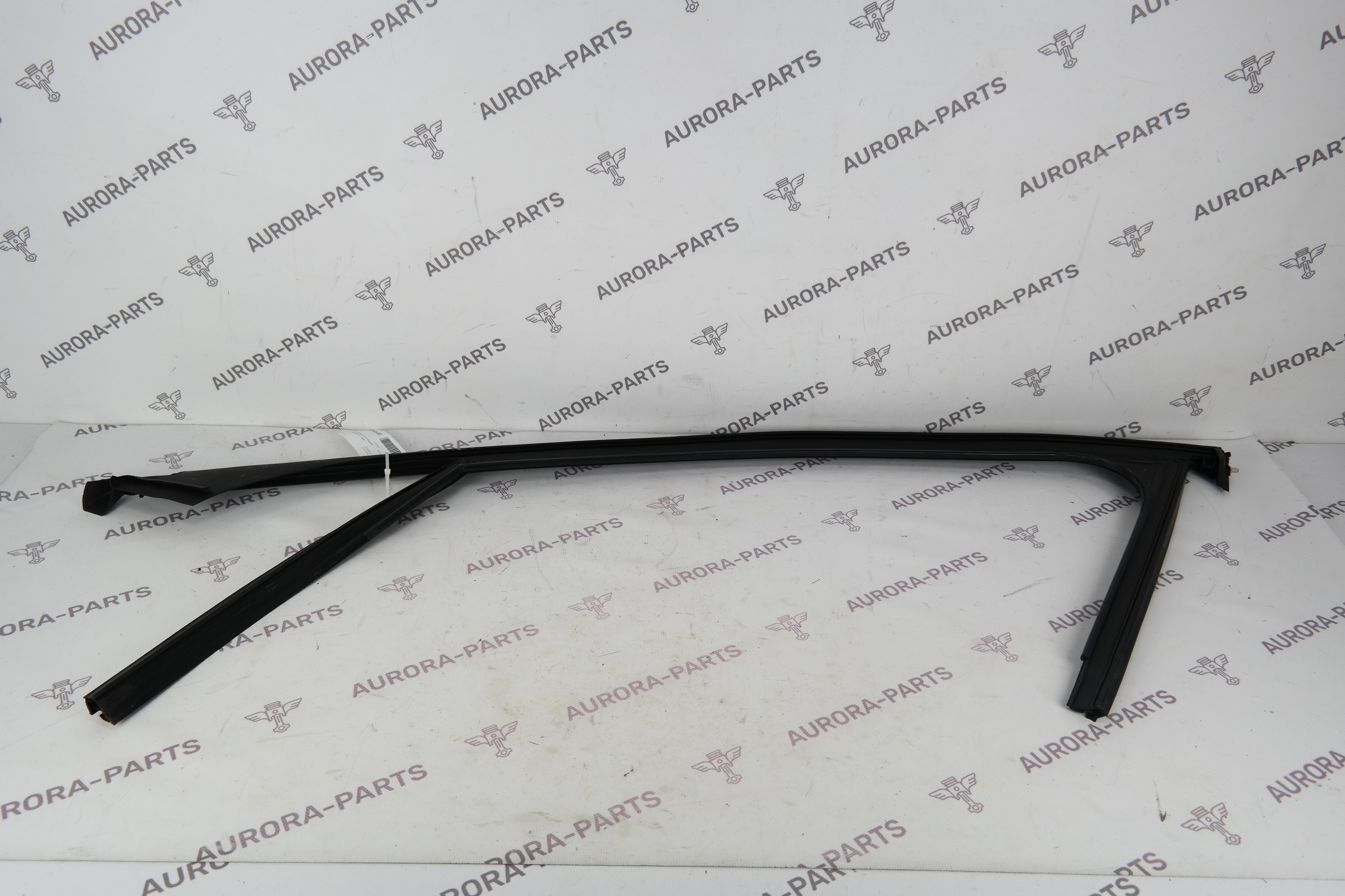 Направляющая стекла передней двери RH Mercedes C-Klasse