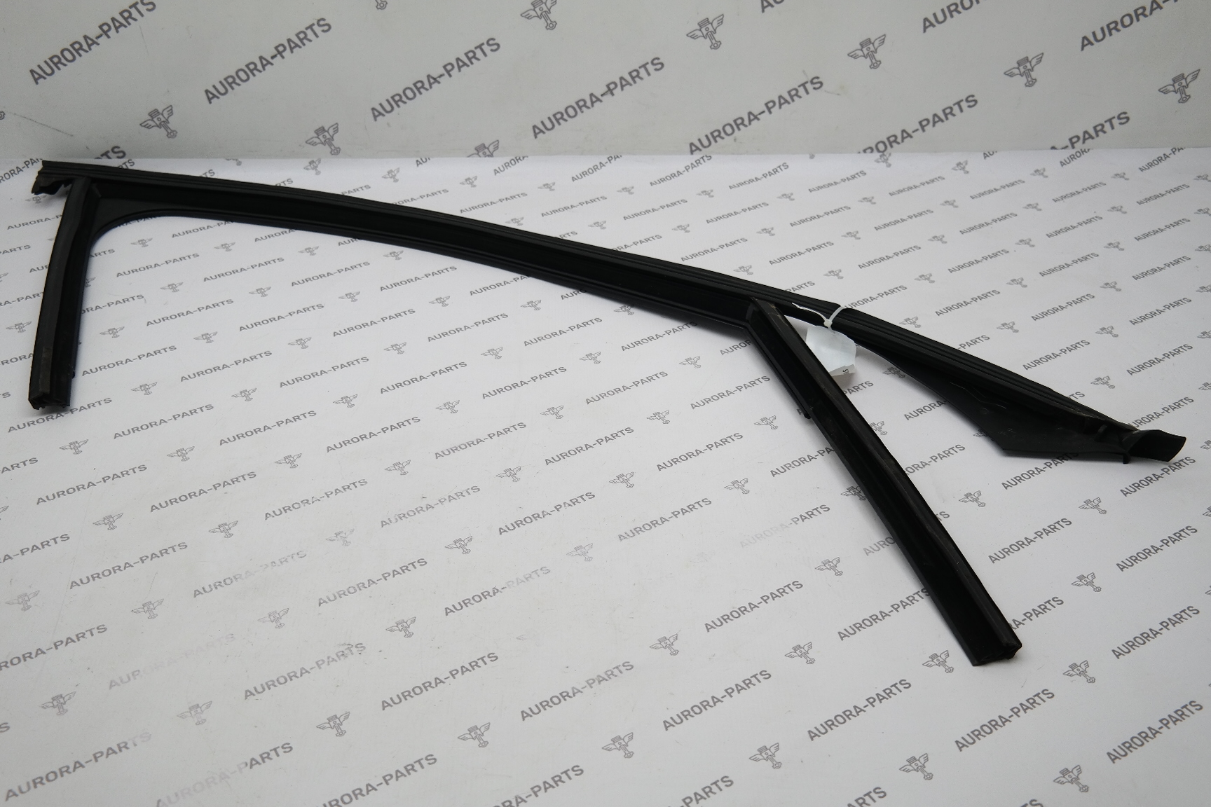 Направляющая стекла передней двери RH Mercedes C-Klasse