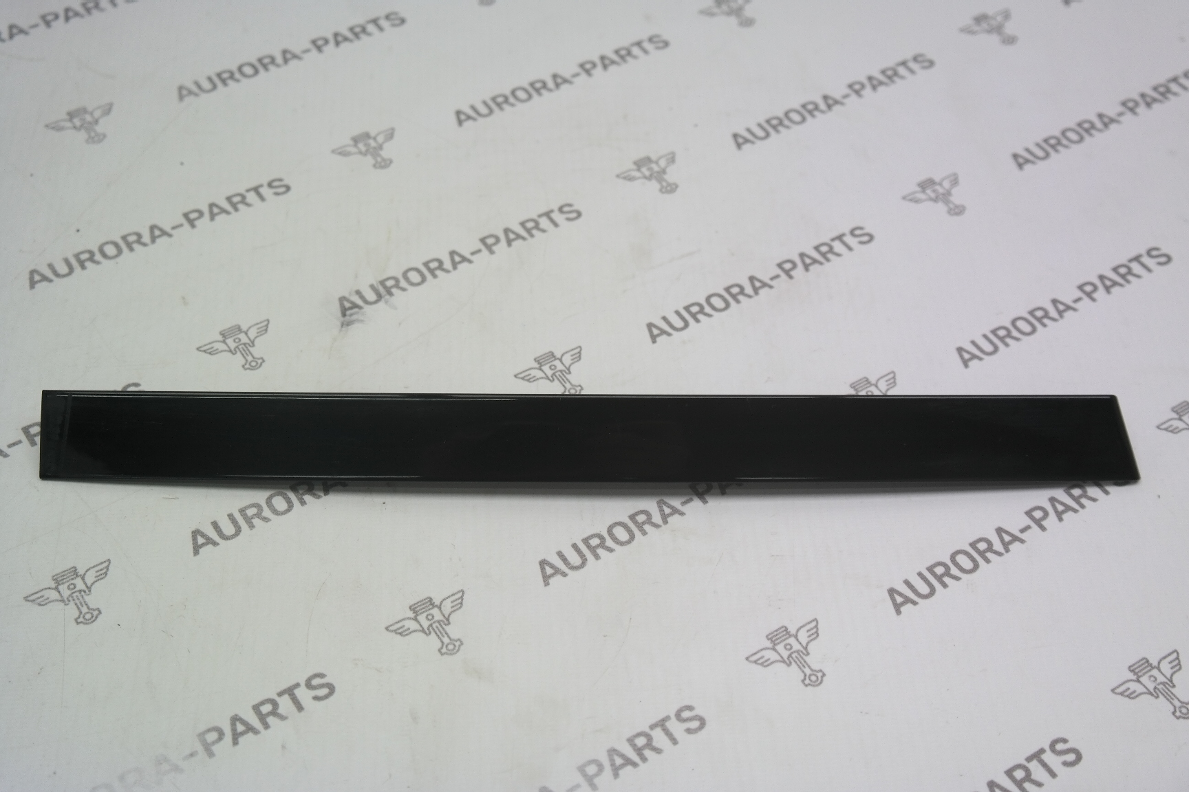 Декоративная накладка рамки задней двери (оконная перемычка) RH Mercedes C-Klasse