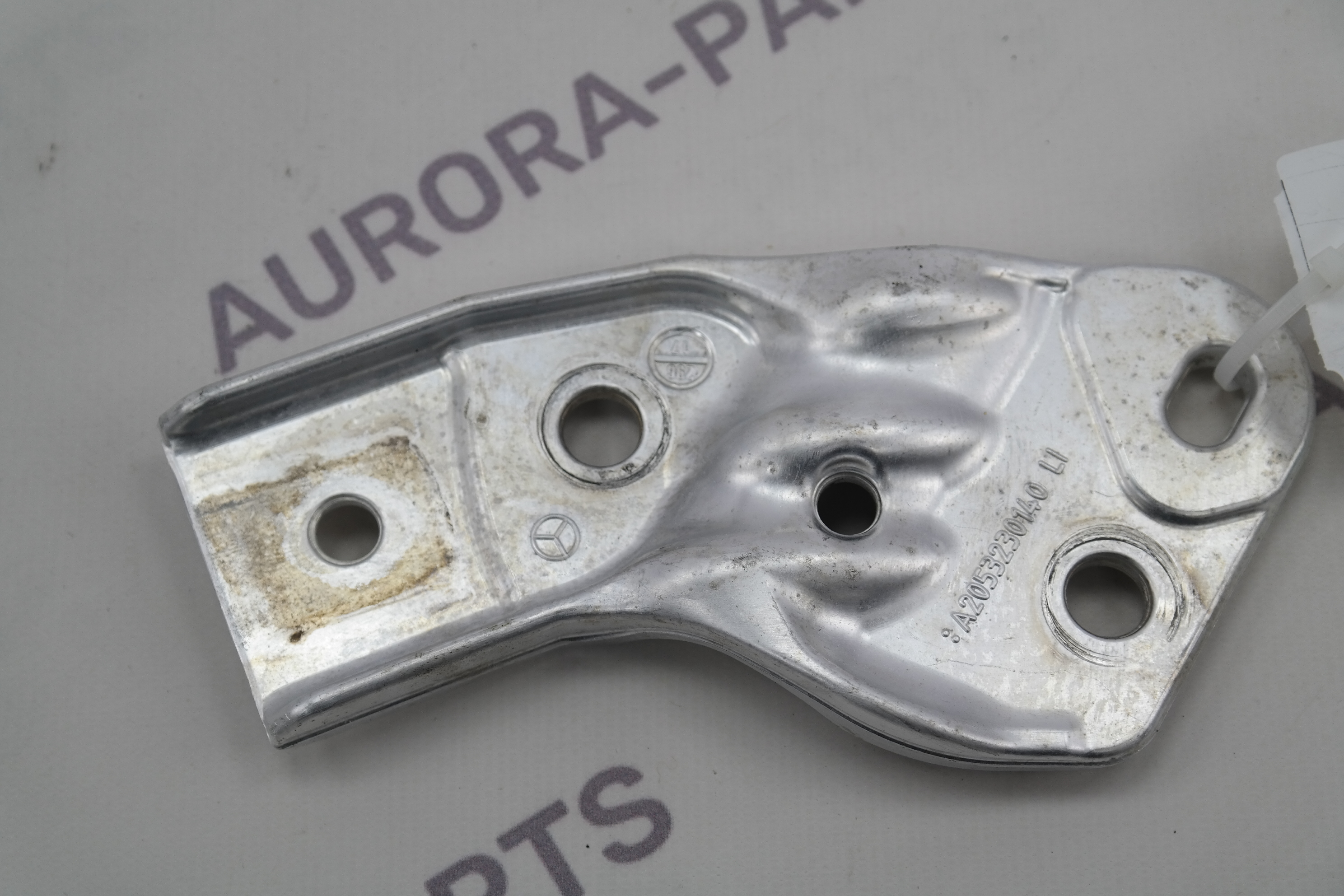 Кронштейн крепления переднего стабилизатора LH Mercedes C-Klasse