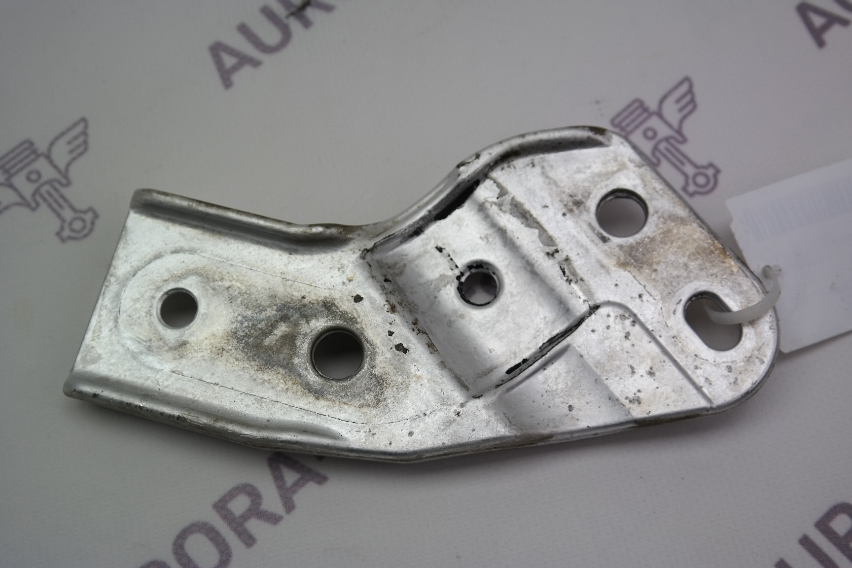 Кронштейн крепления переднего стабилизатора LH Mercedes C-Klasse