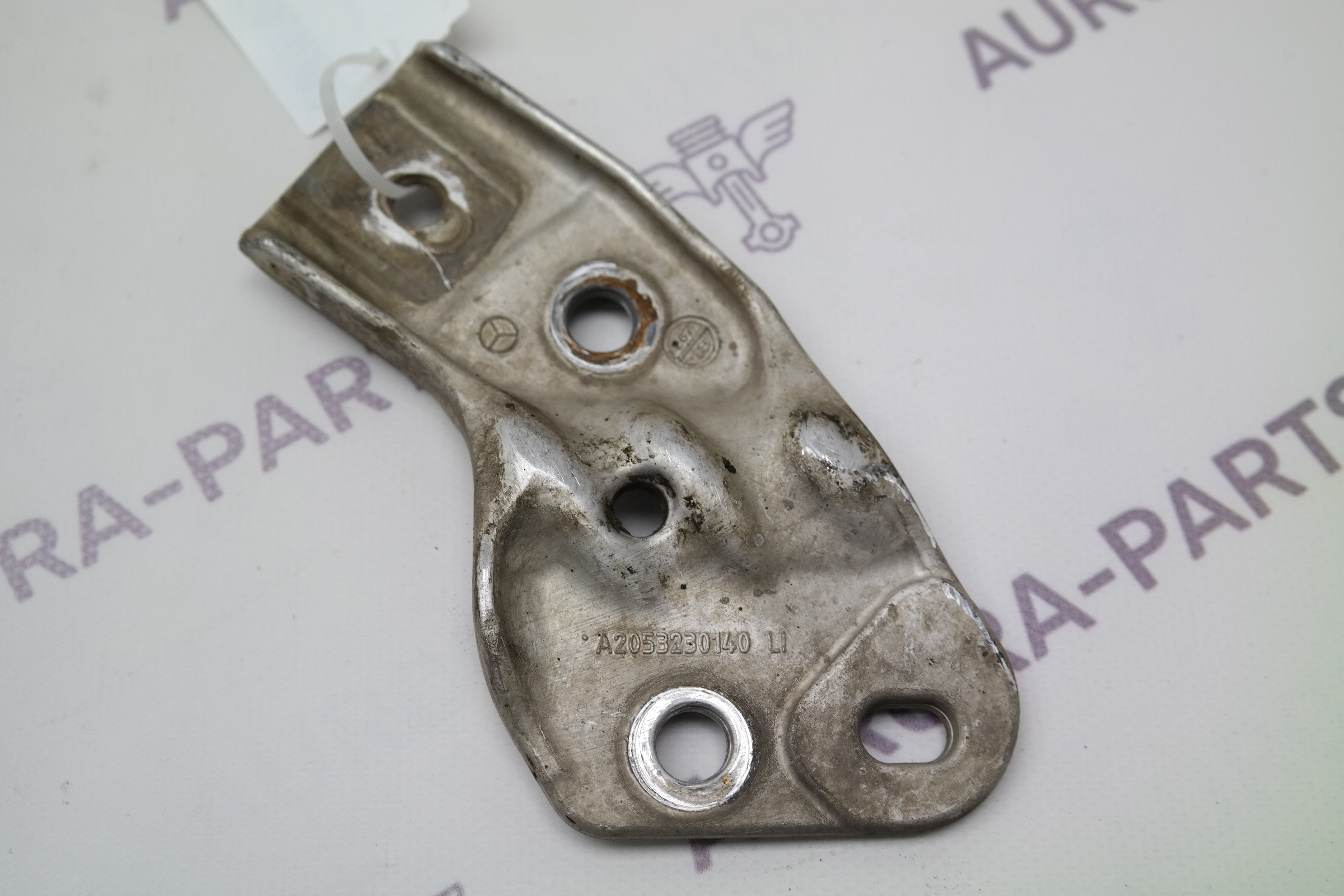 Кронштейн крепления переднего стабилизатора LH Mercedes C-Klasse