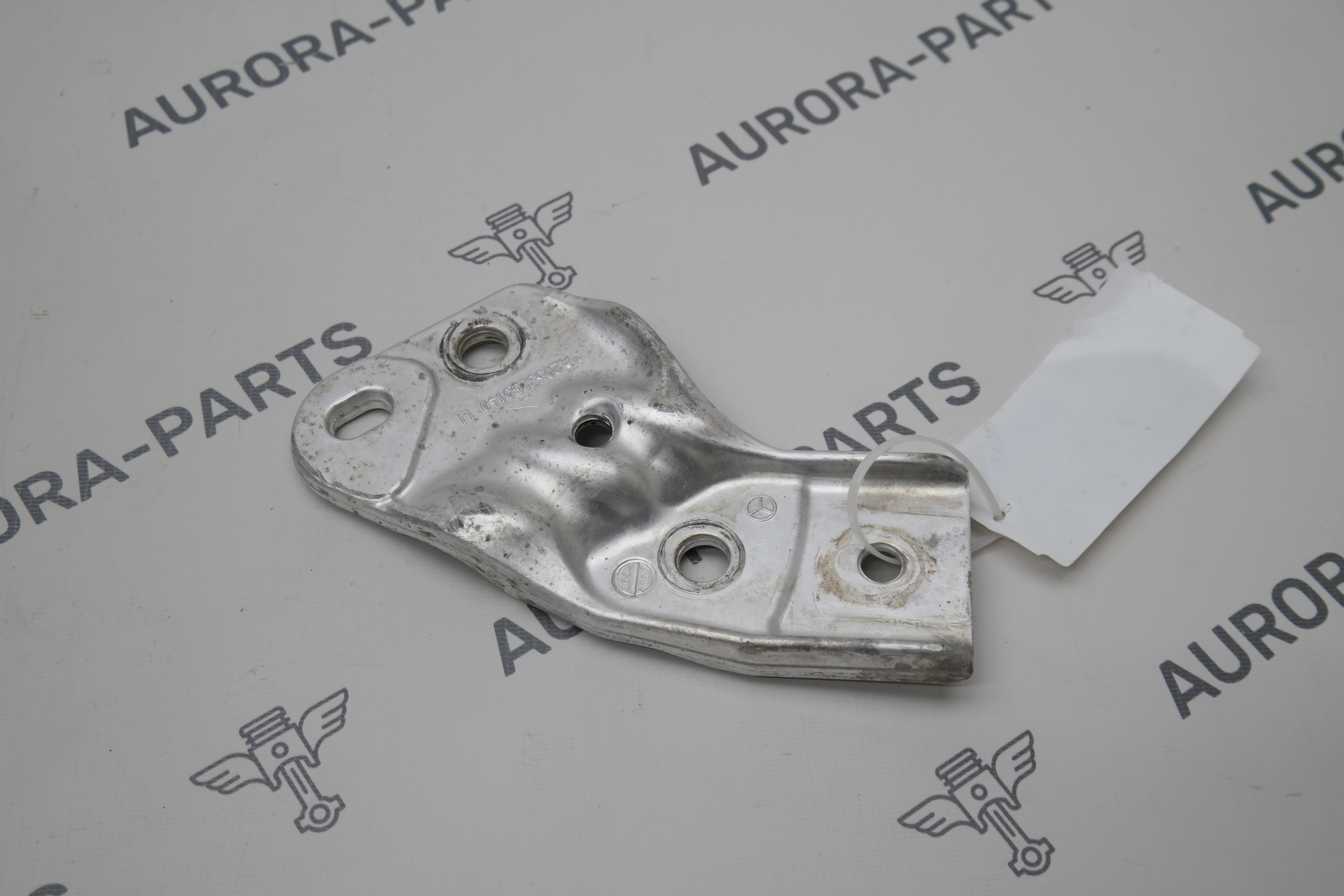 Кронштейн крепления переднего стабилизатора LH Mercedes C-Klasse