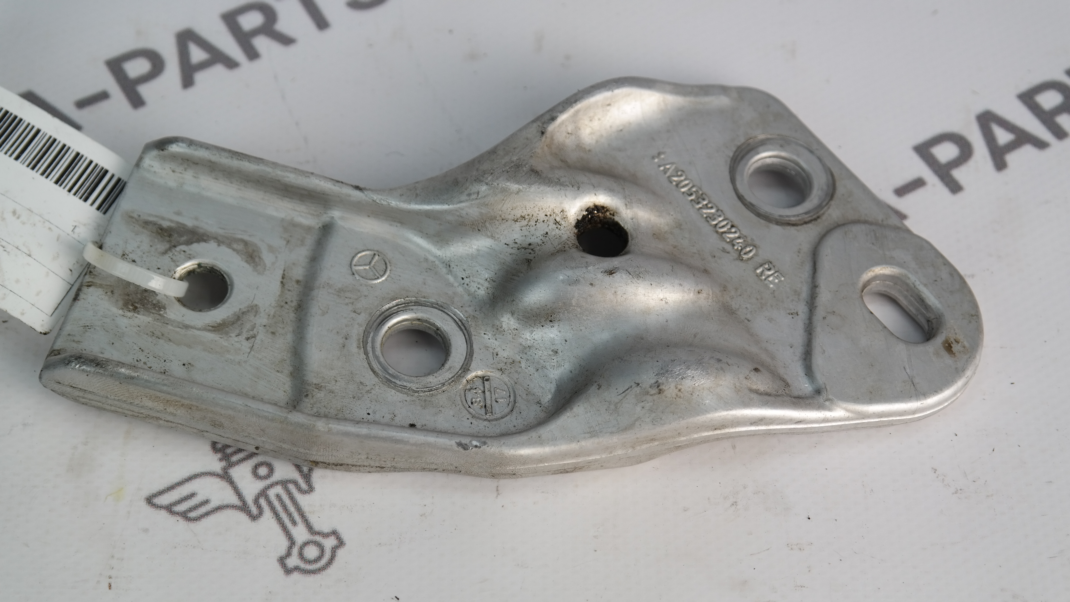 Кронштейн крепления переднего стабилизатора RH Mercedes C-Klasse