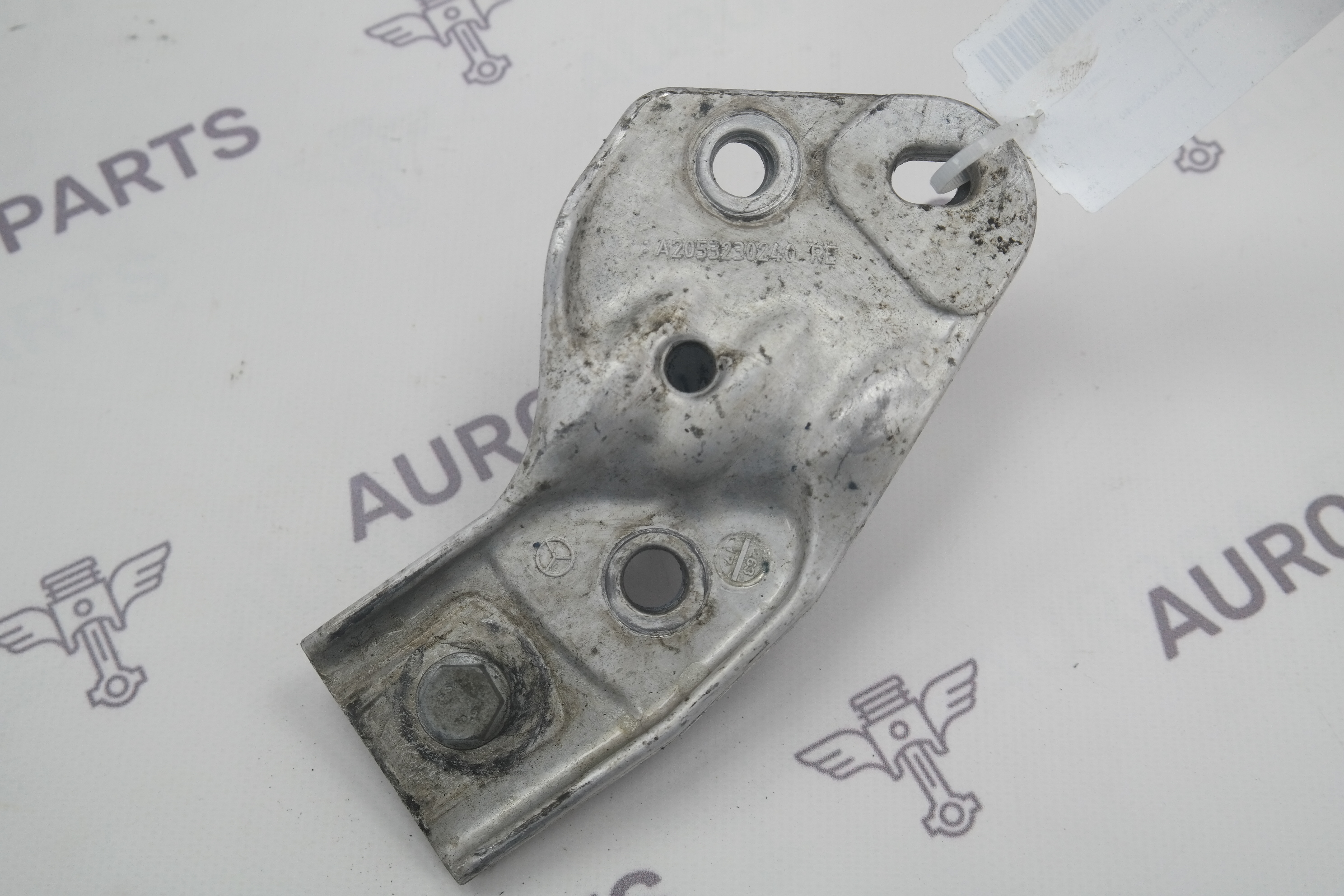 Кронштейн крепления переднего стабилизатора RH Mercedes C-Klasse