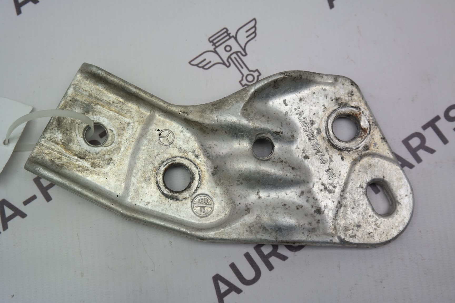 Кронштейн крепления переднего стабилизатора RH Mercedes C-Klasse