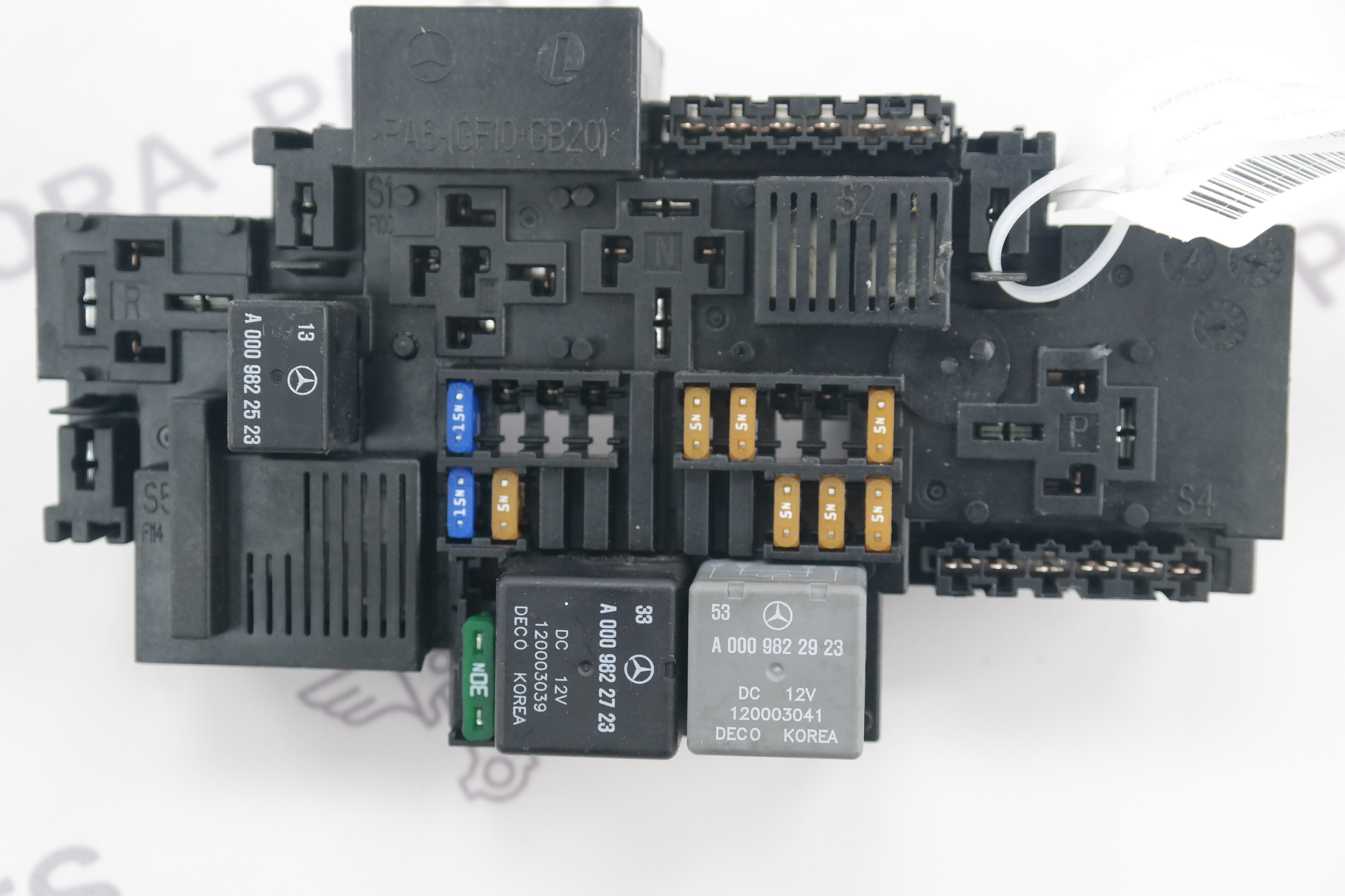 Блок реле (моторный отсек) Mercedes C-Klasse