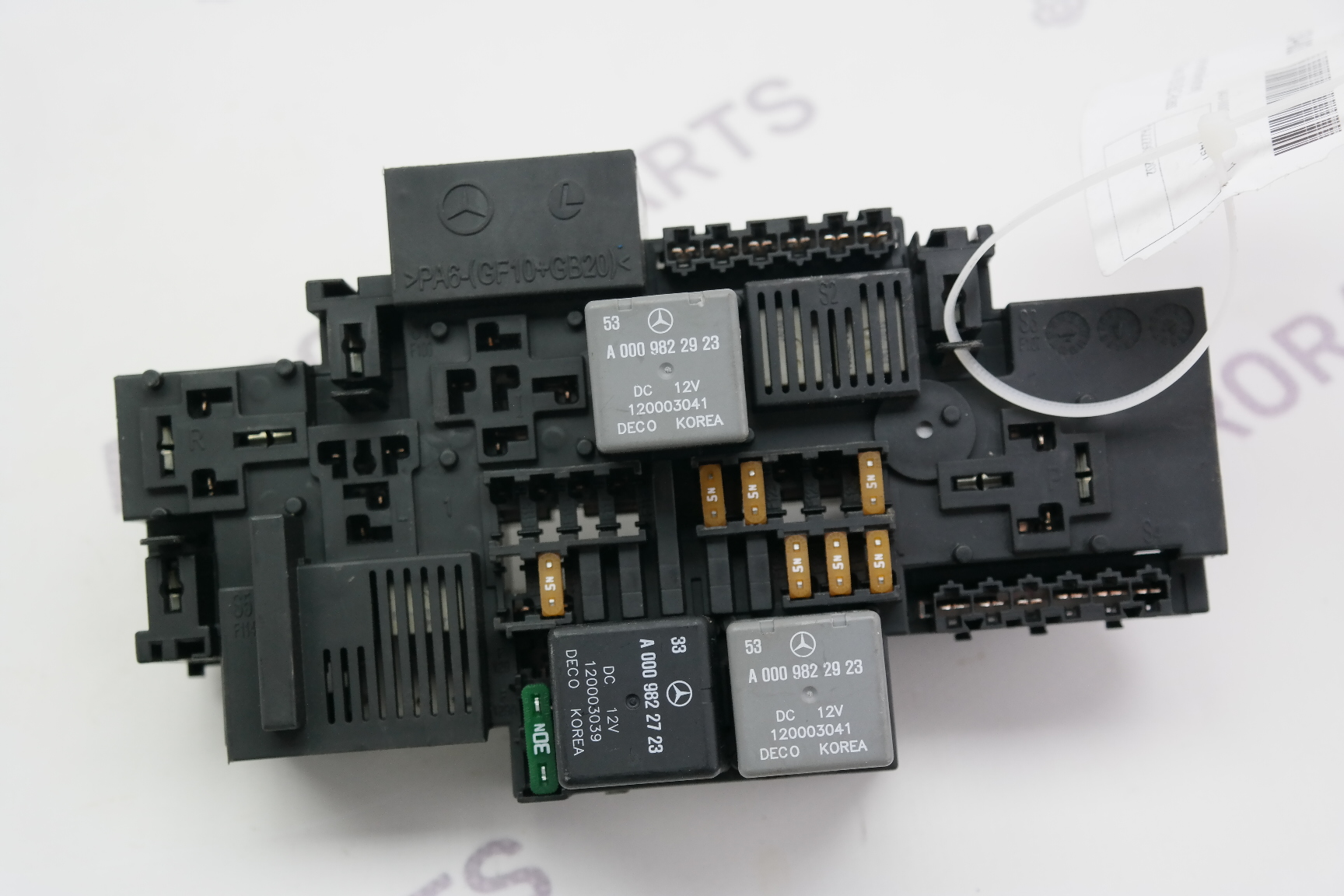 Блок реле (моторный отсек) Mercedes C-Klasse