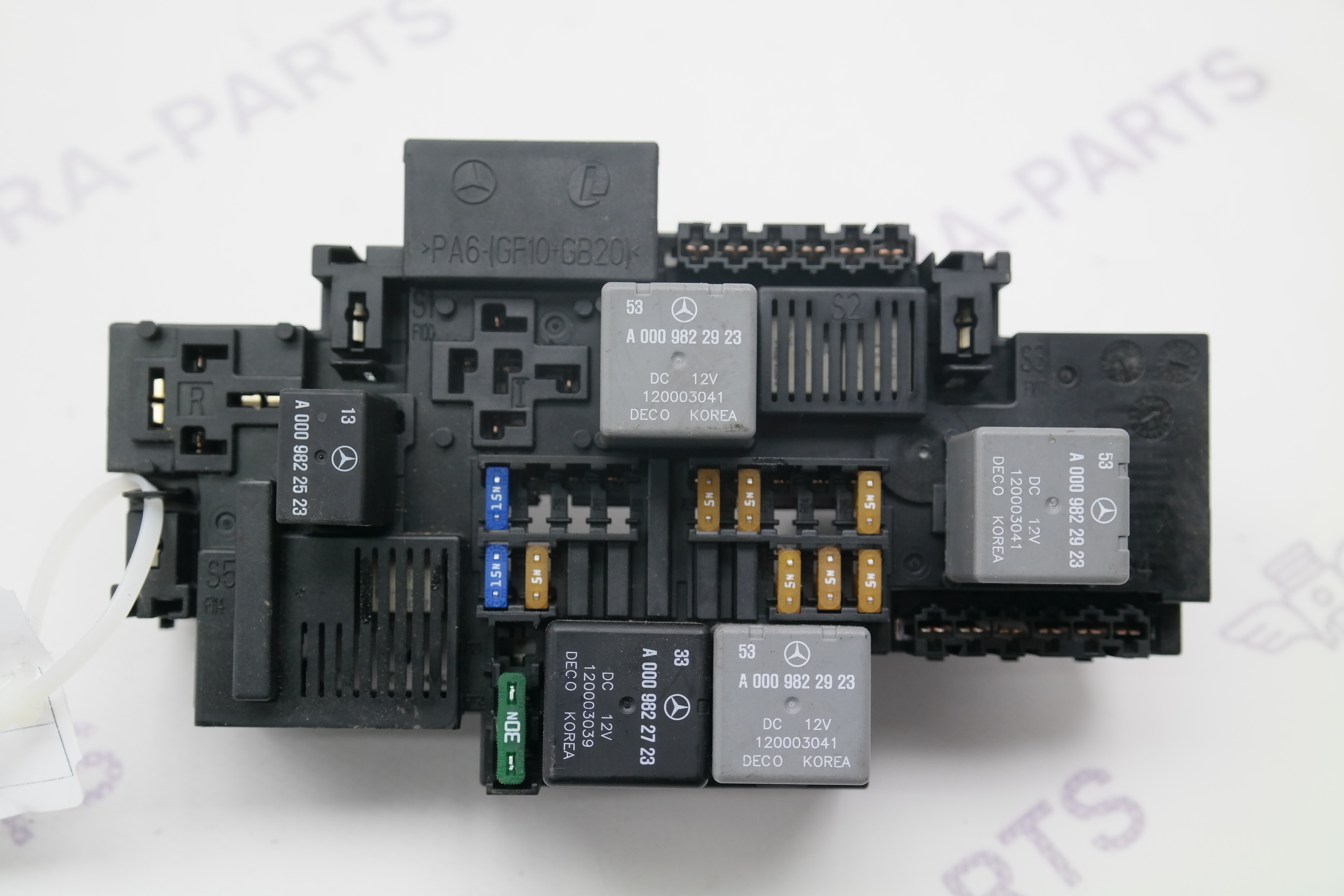 Блок реле (моторный отсек) Mercedes C-Klasse
