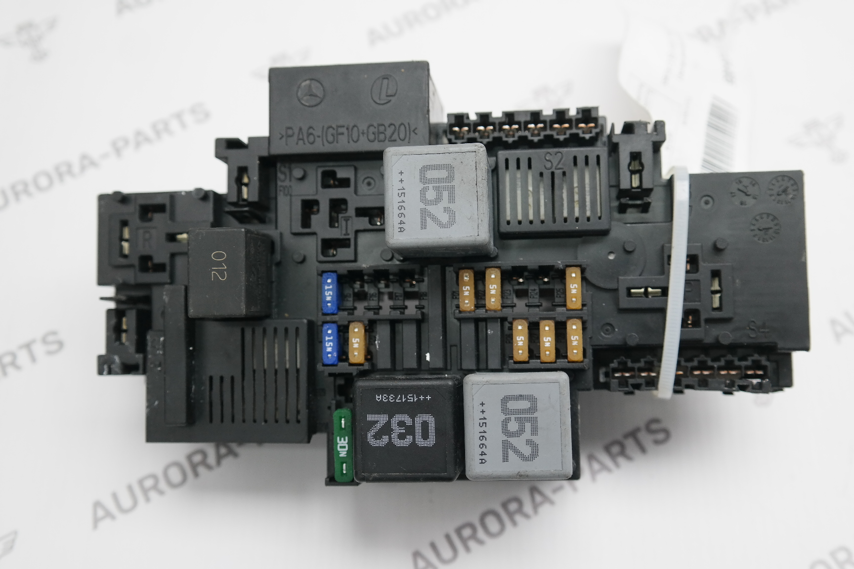 Блок реле (моторный отсек) Mercedes C-Klasse