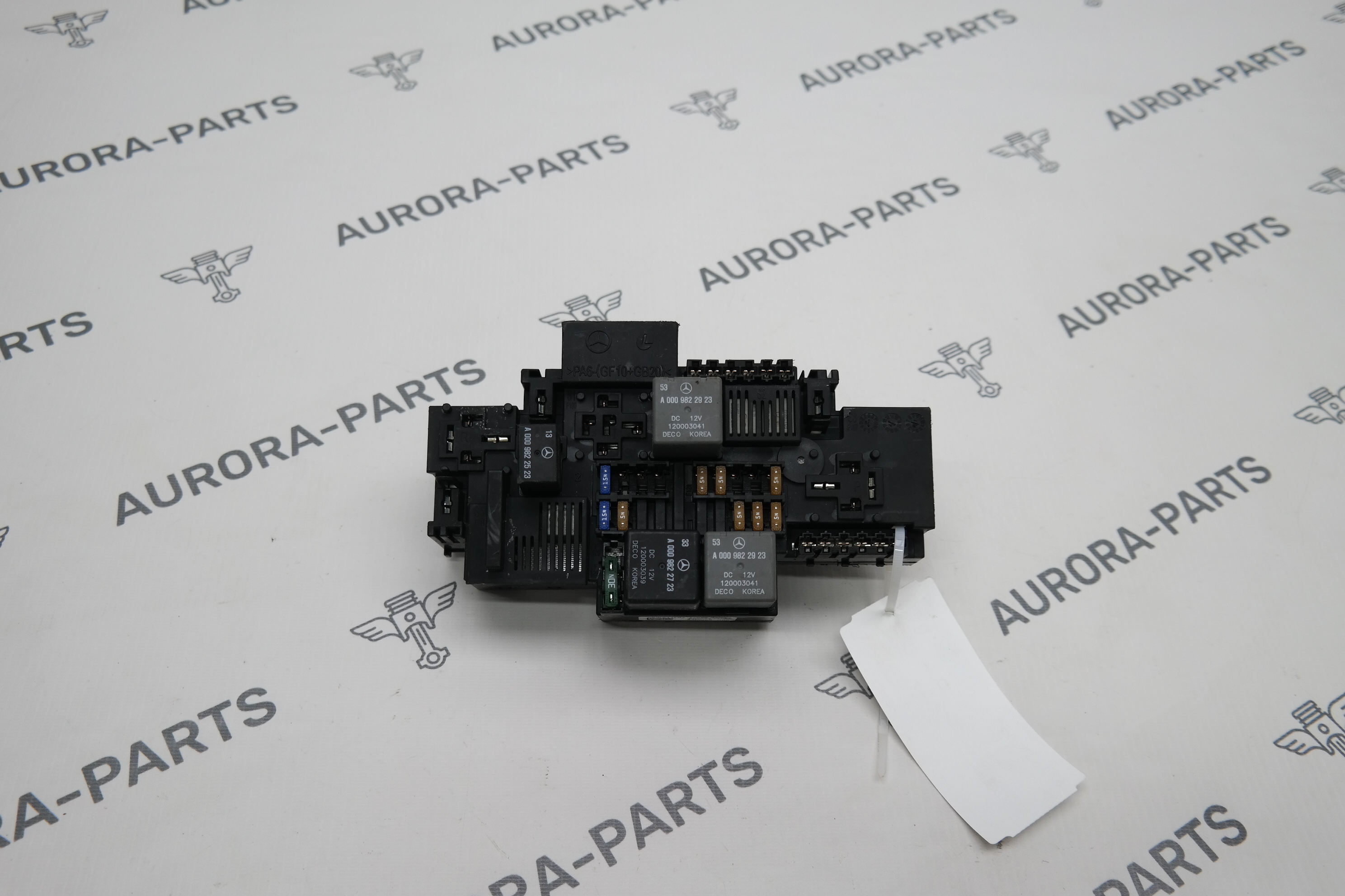 Блок реле (моторный отсек) Mercedes C-Klasse