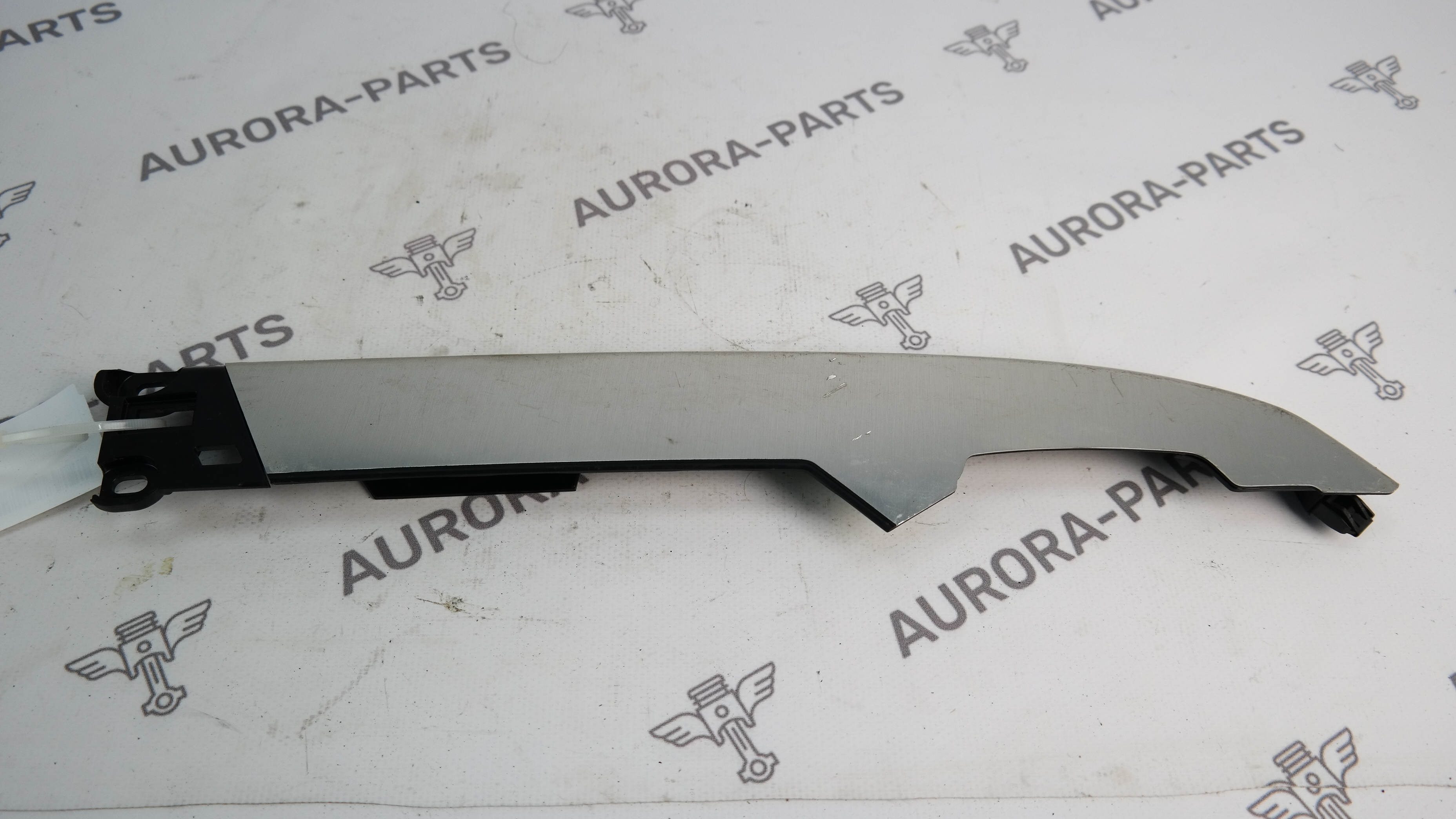 Накладка центральной консоли (шлифованый алюминий) RH Land Rover Discovery