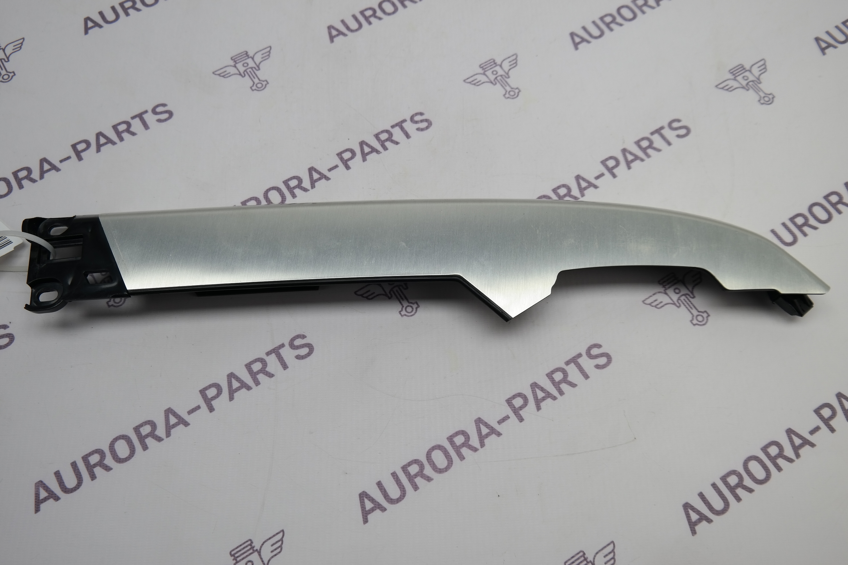 Накладка центральной консоли (шлифованый алюминий) RH Land Rover Discovery