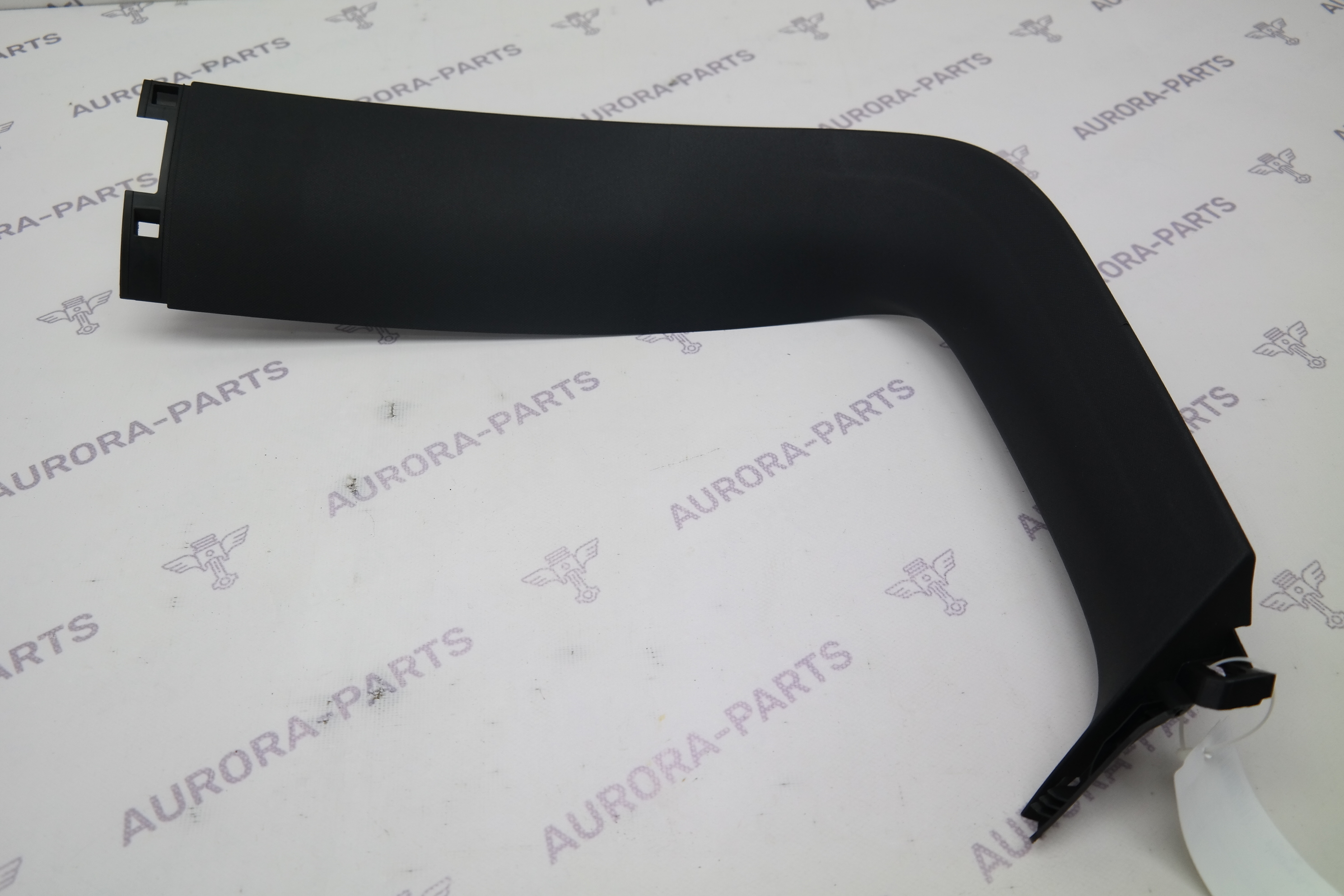 Обшивка рамки крышки багажника LH Mercedes GLC