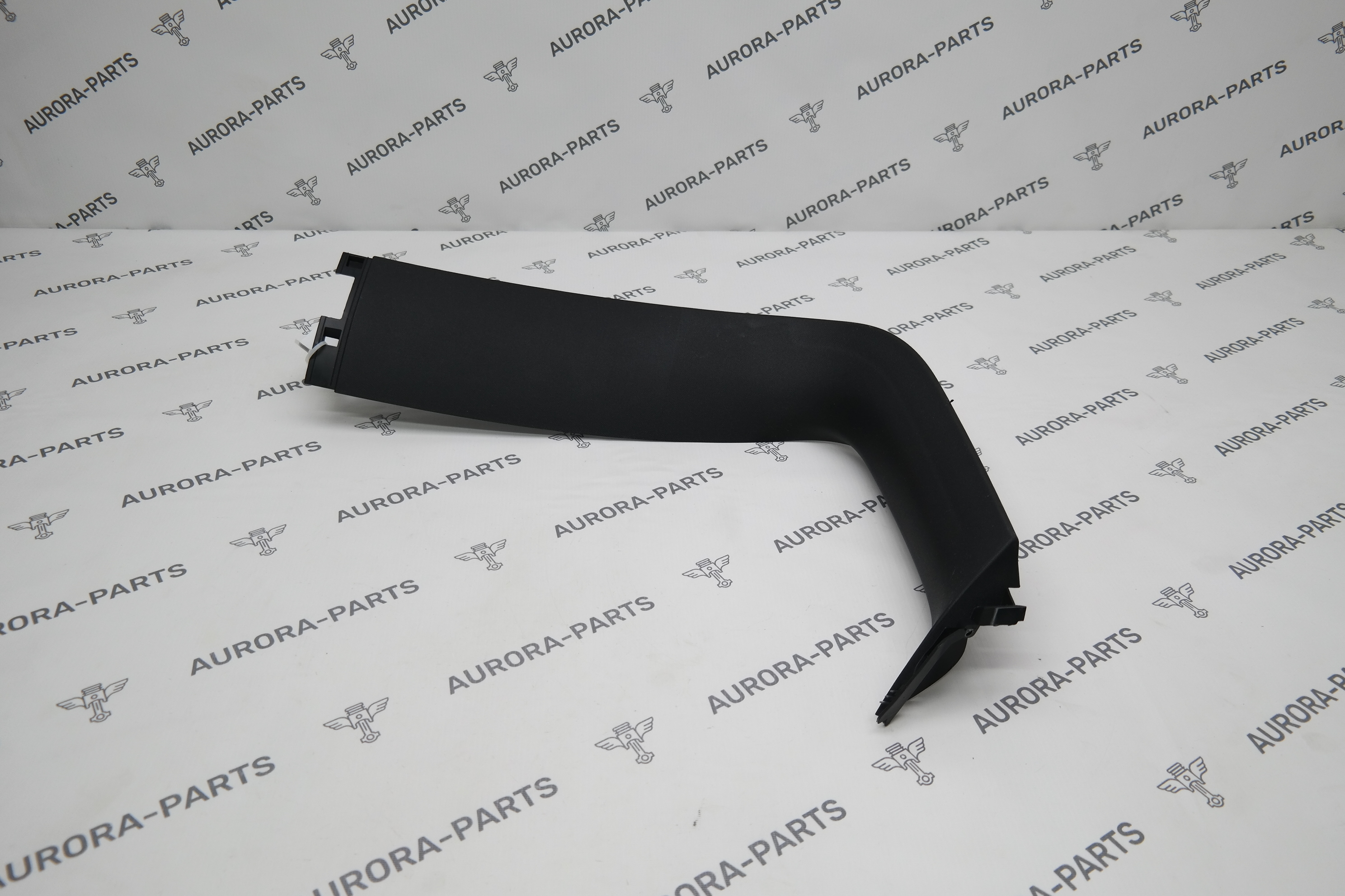 Обшивка рамки крышки багажника LH Mercedes GLC