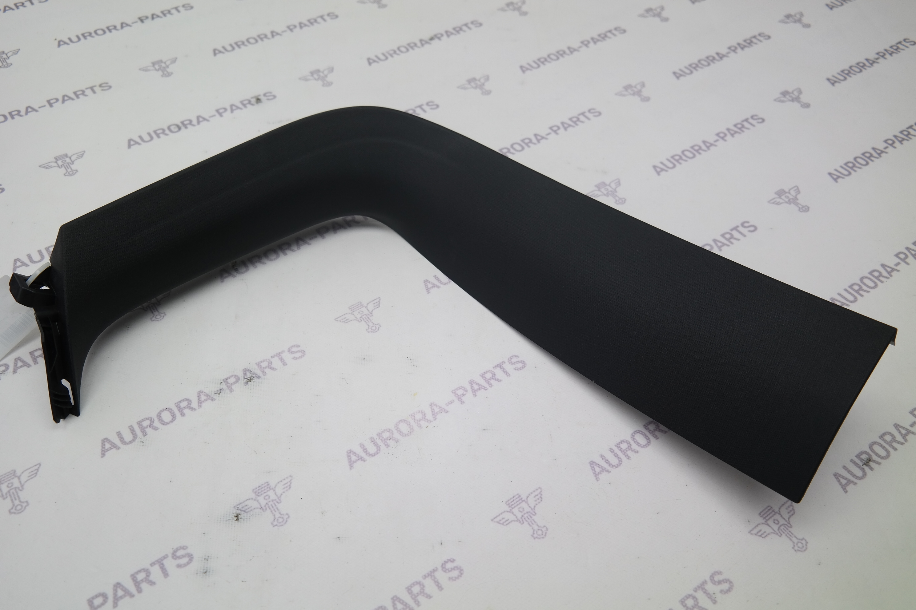 Обшивка рамки крышки багажника RH Mercedes GLC