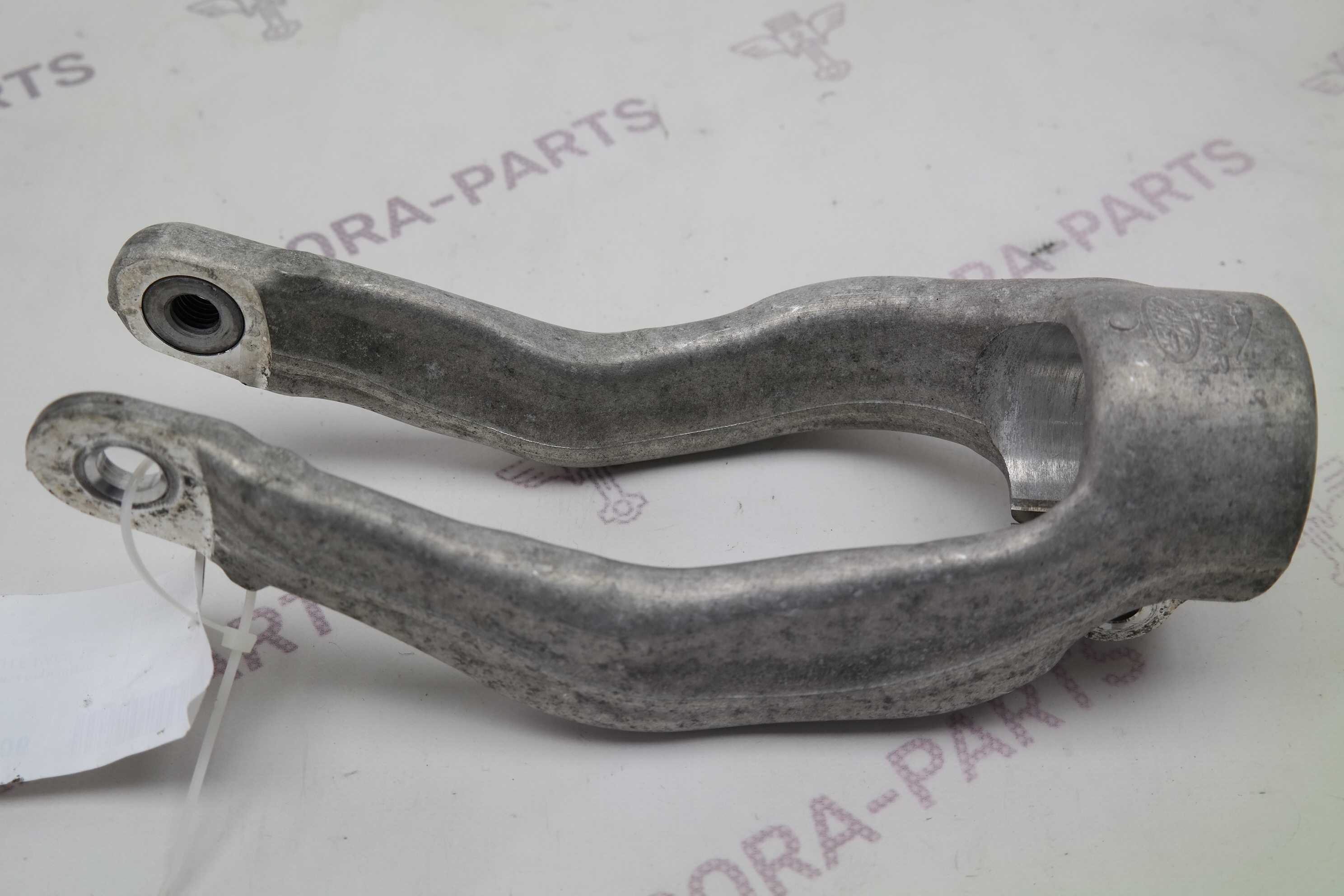 Кронштейн, вилка переднего амортизатора LH Jaguar F-Pace