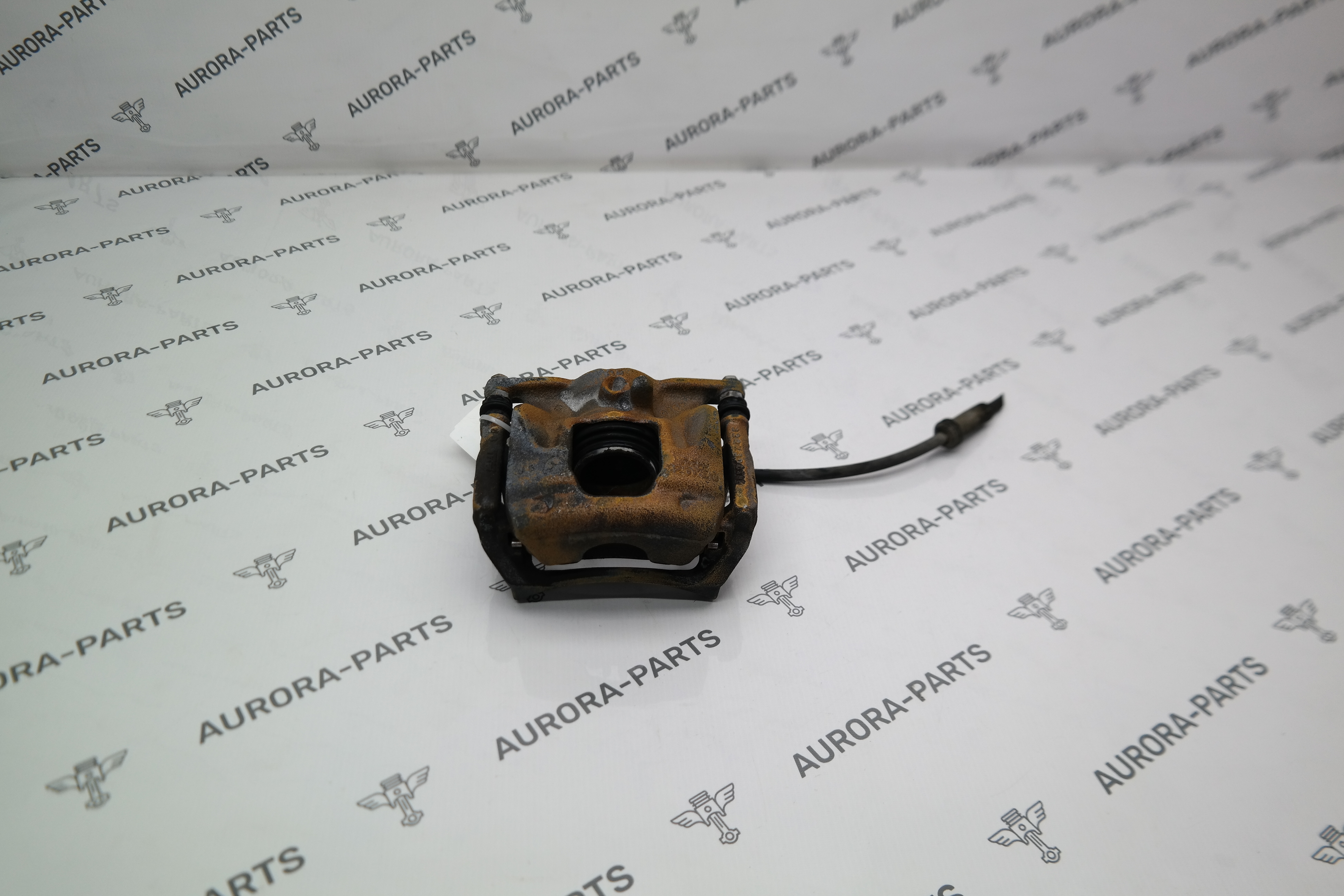 Суппорт тормозной переднего колеса LH Mercedes CLA