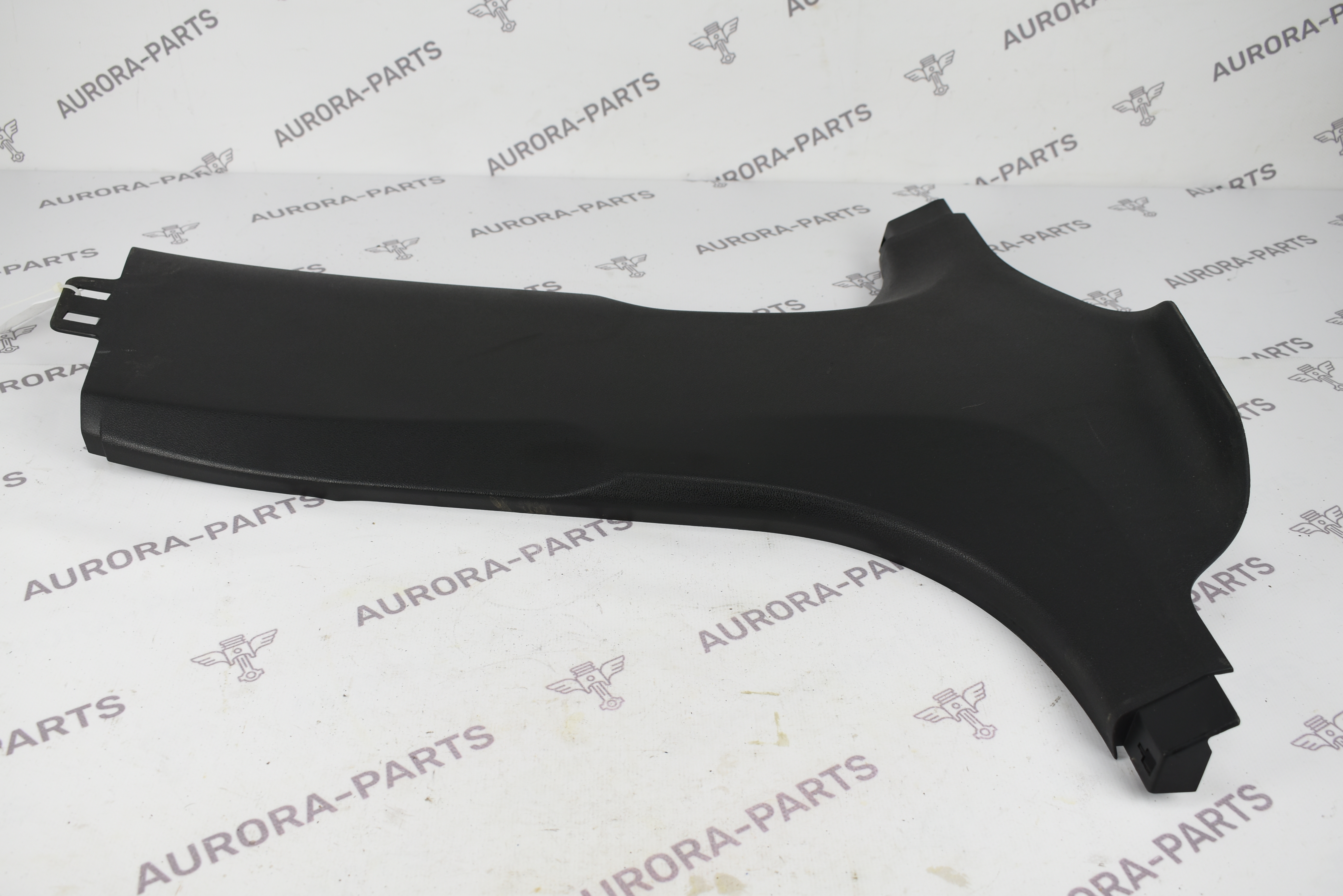 Обшивка стойки центральной RH BMW 5-Series