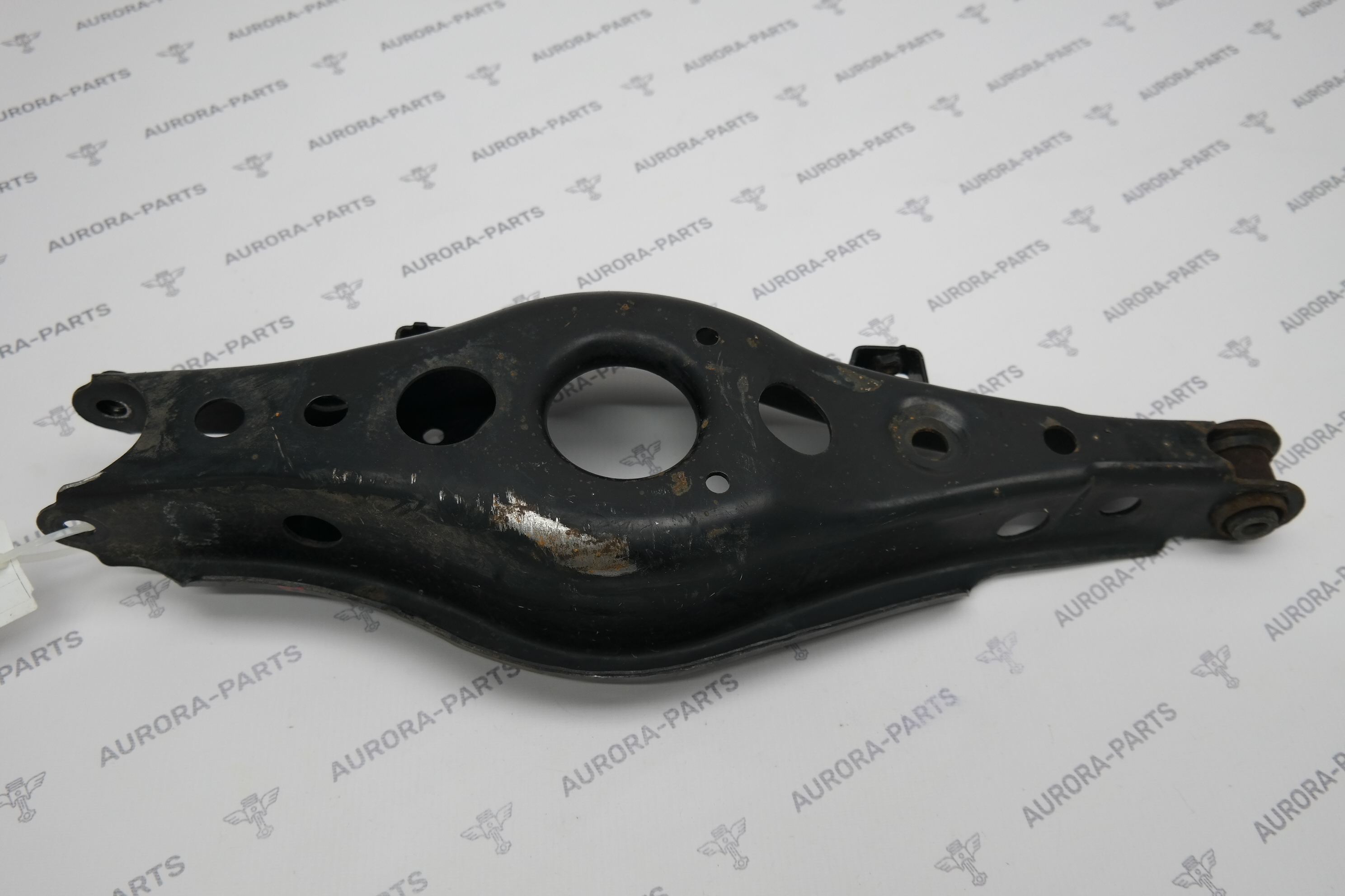 Рычаг нижний поперечный задней подвески RH Lexus NX 200