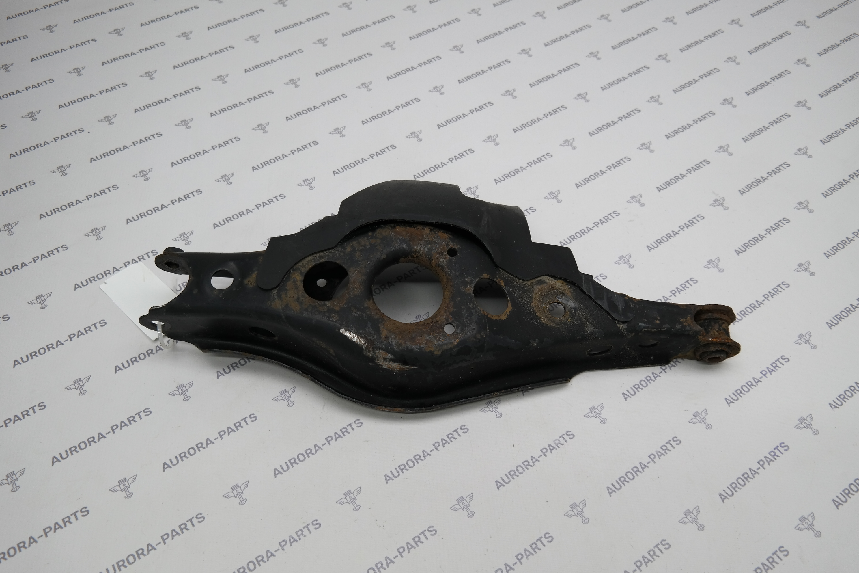 Рычаг нижний поперечный задней подвески RH Lexus NX 200