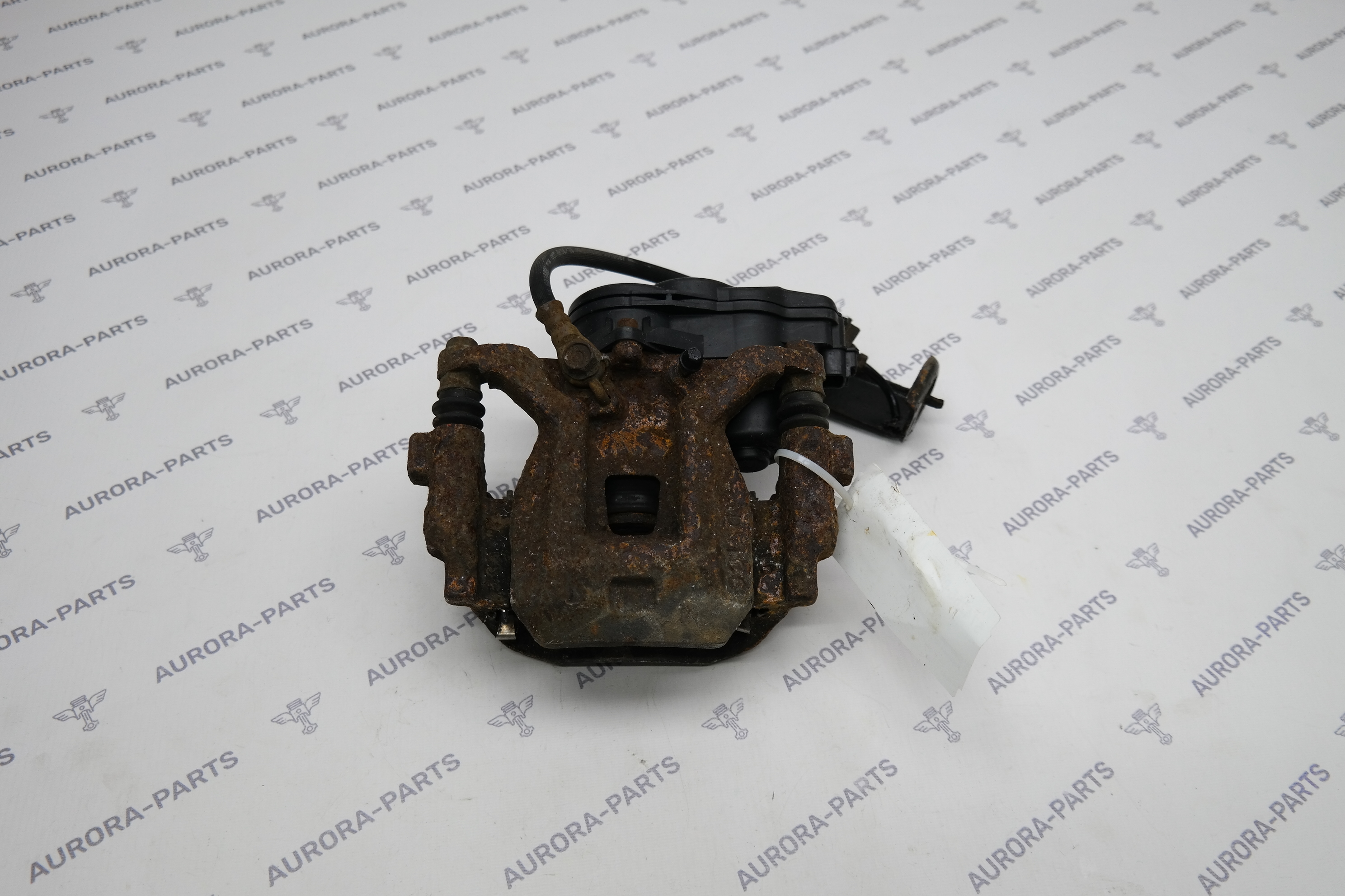 Суппорт тормозной в сборе задний RH Lexus NX 200