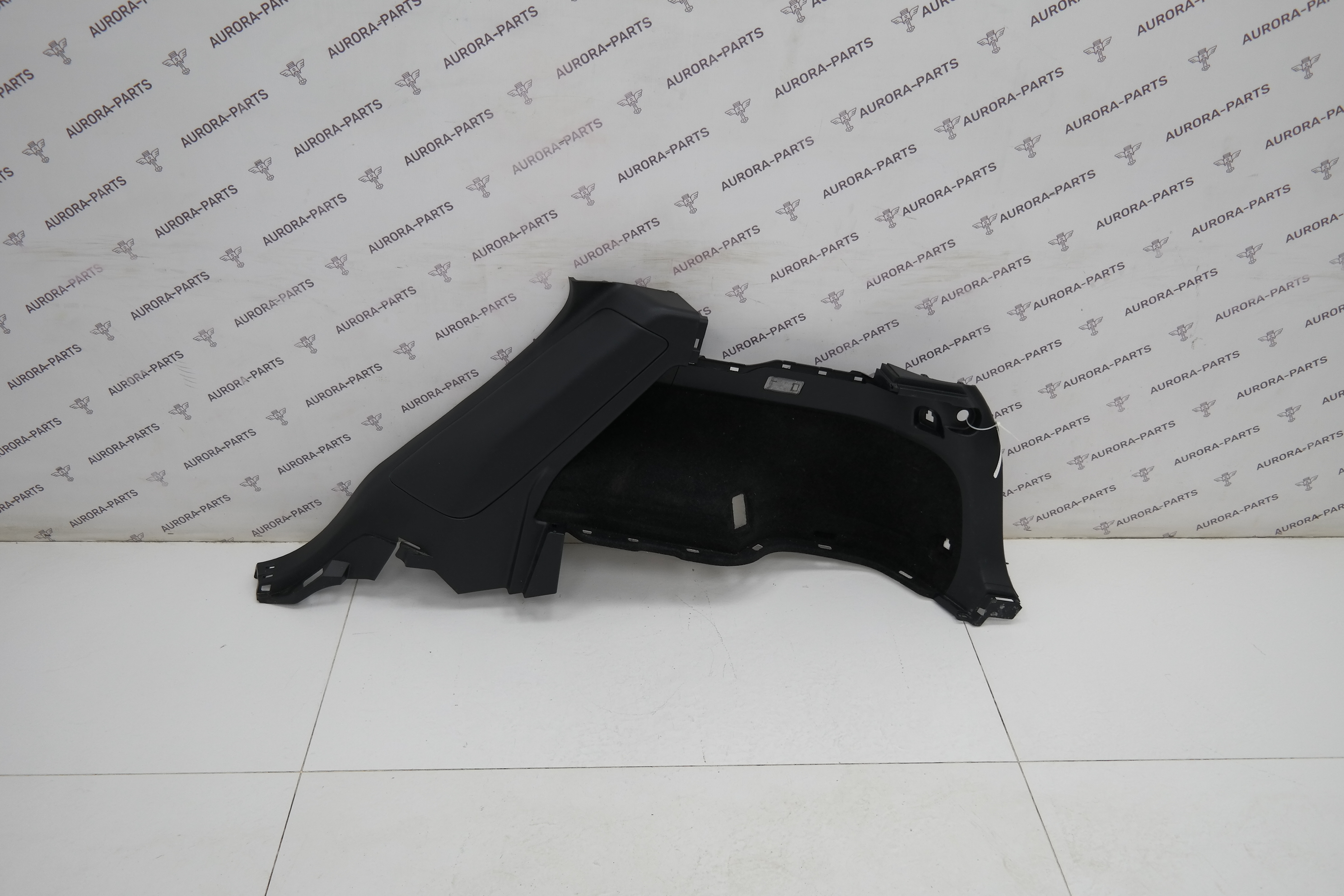 Обшивка багажника RH Lexus NX 200