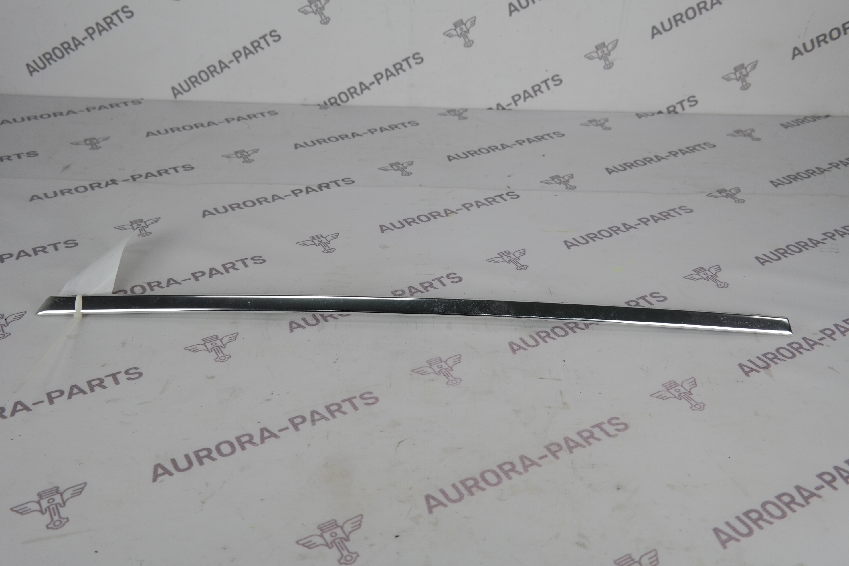 Молдинг рамки задней двери (верхний) RH Jaguar F-Pace