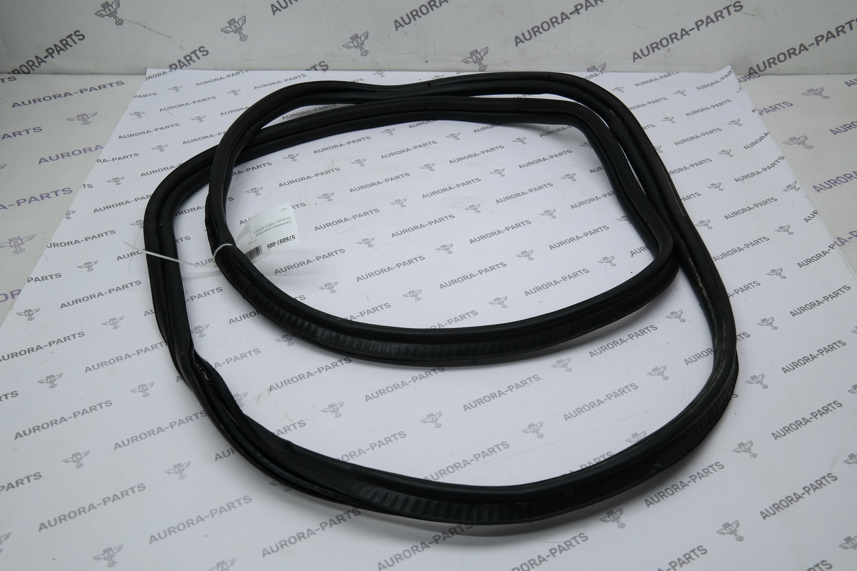 Уплотнитель проема крышки багажника Land Rover Range Rover 30DDTX