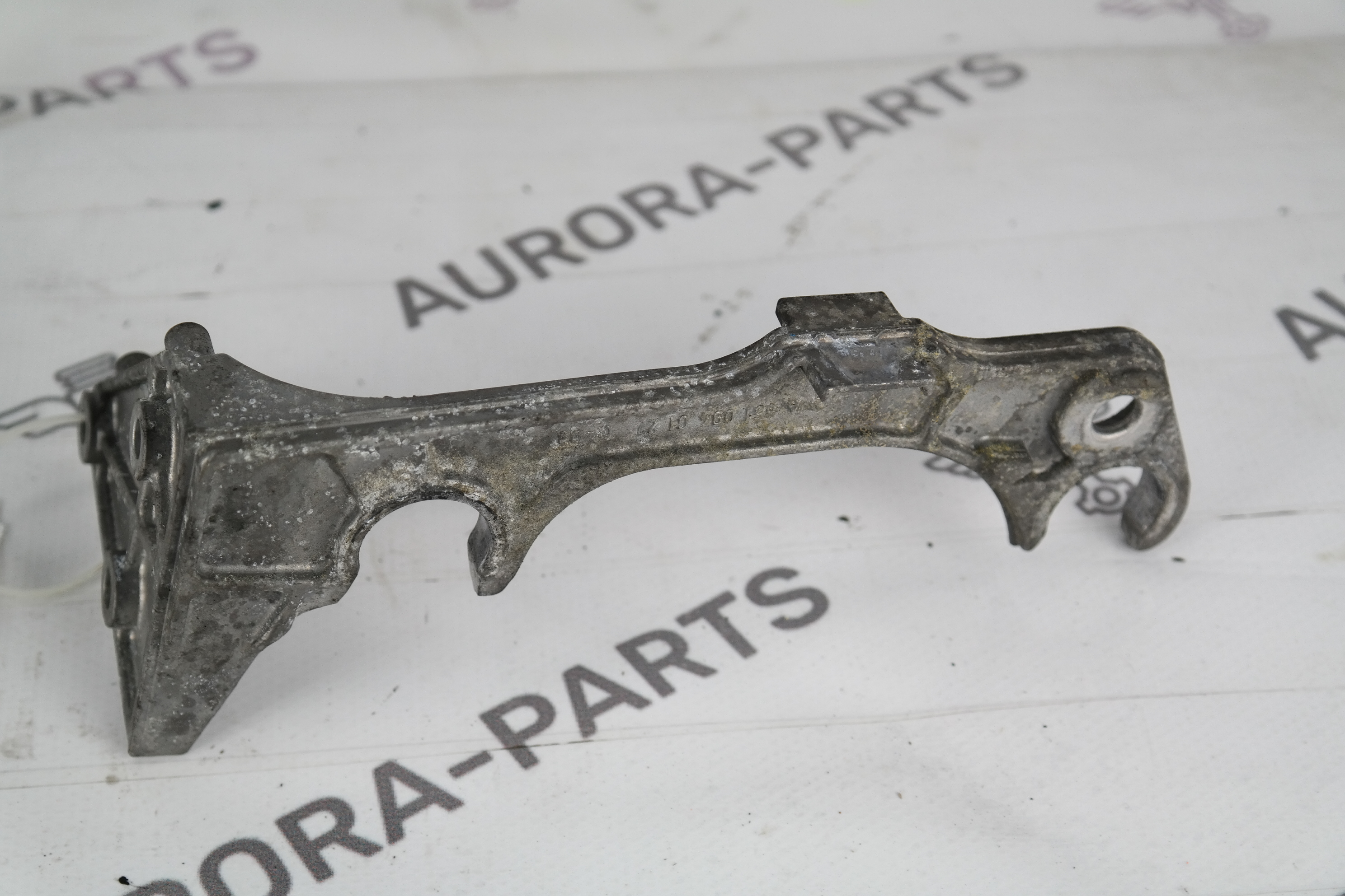 Кронштейн воздушного фильтра Mercedes E-Klasse