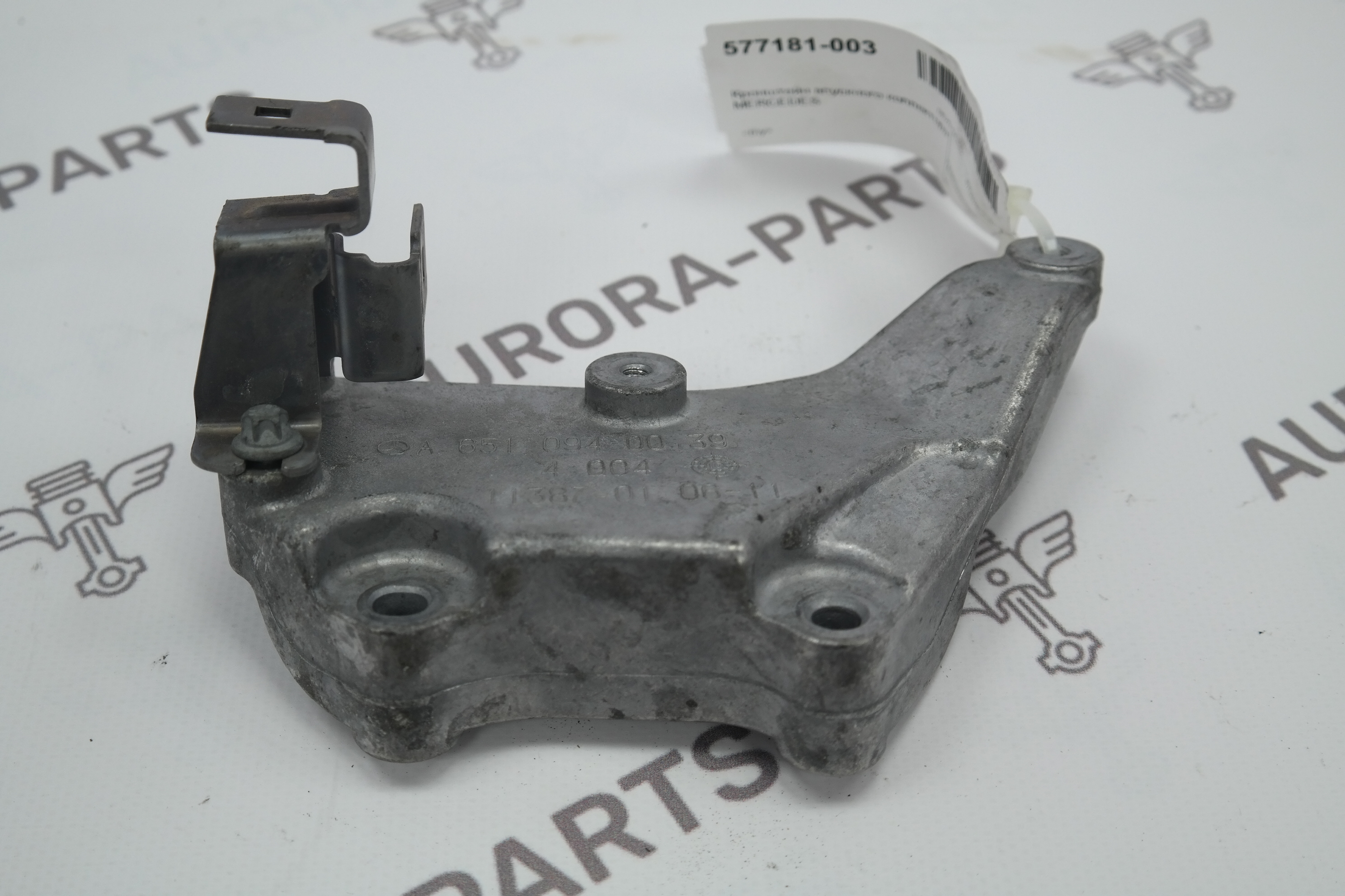 Кронштейн впускного коллектора Mercedes E-Klasse