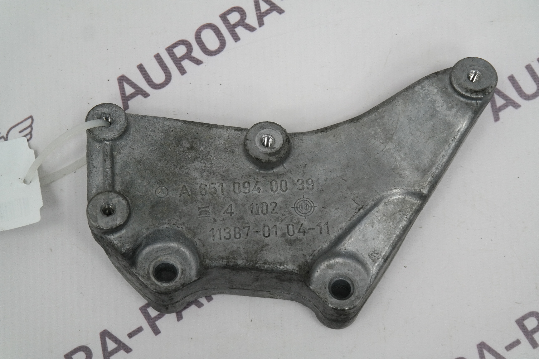 Кронштейн впускного коллектора Mercedes E-Klasse