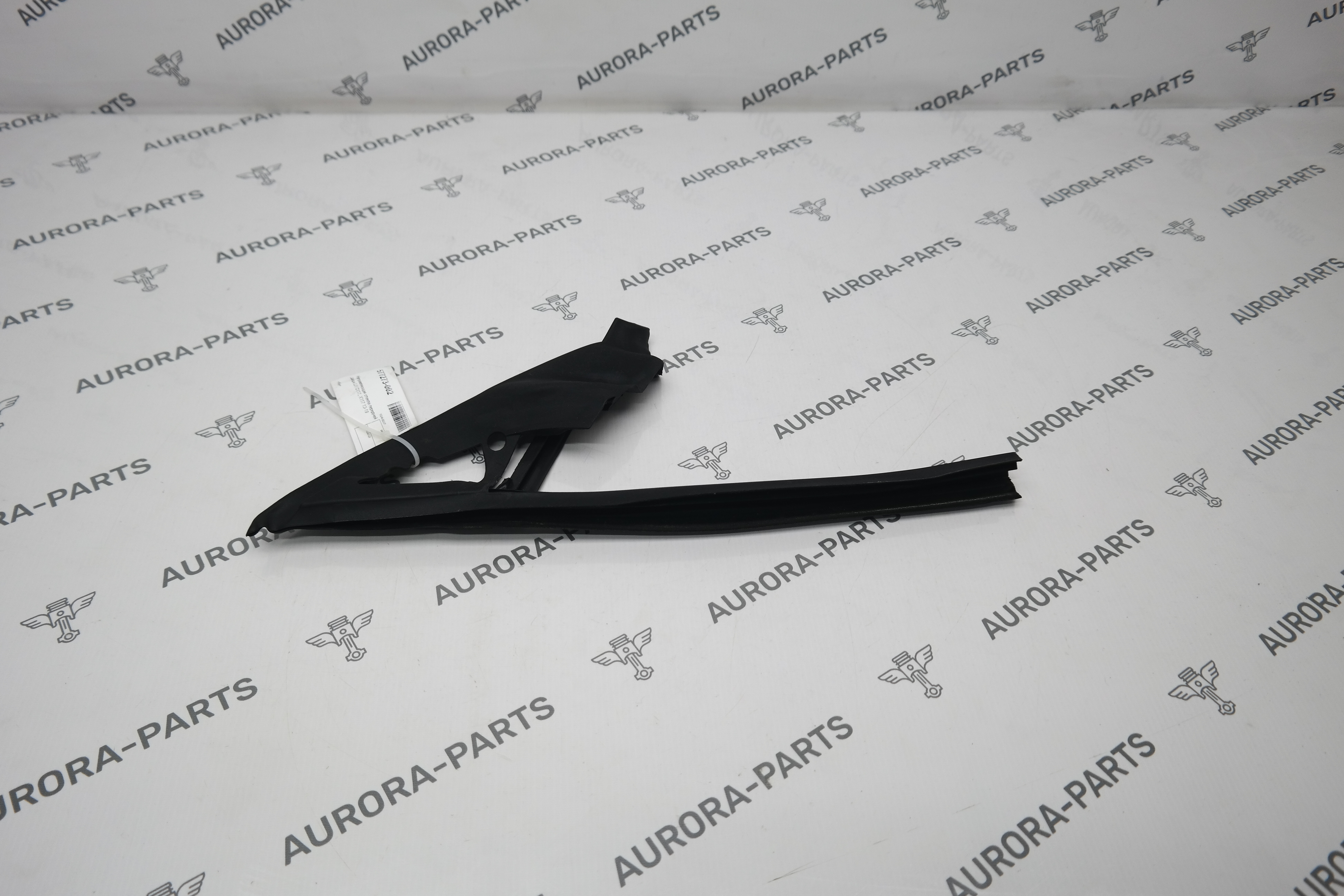 Направляющая стекла передней двери LH Mercedes CLA