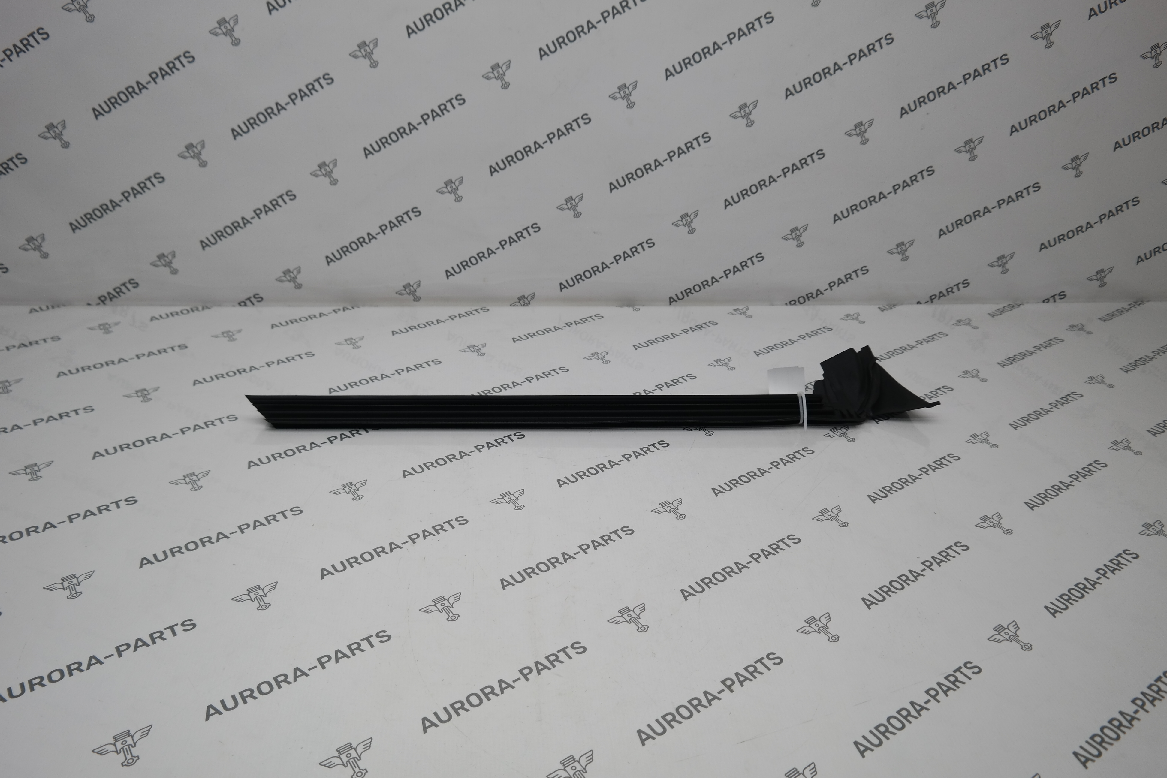 Уплотнитель стекла внутренний передней двери LH Mercedes CLA