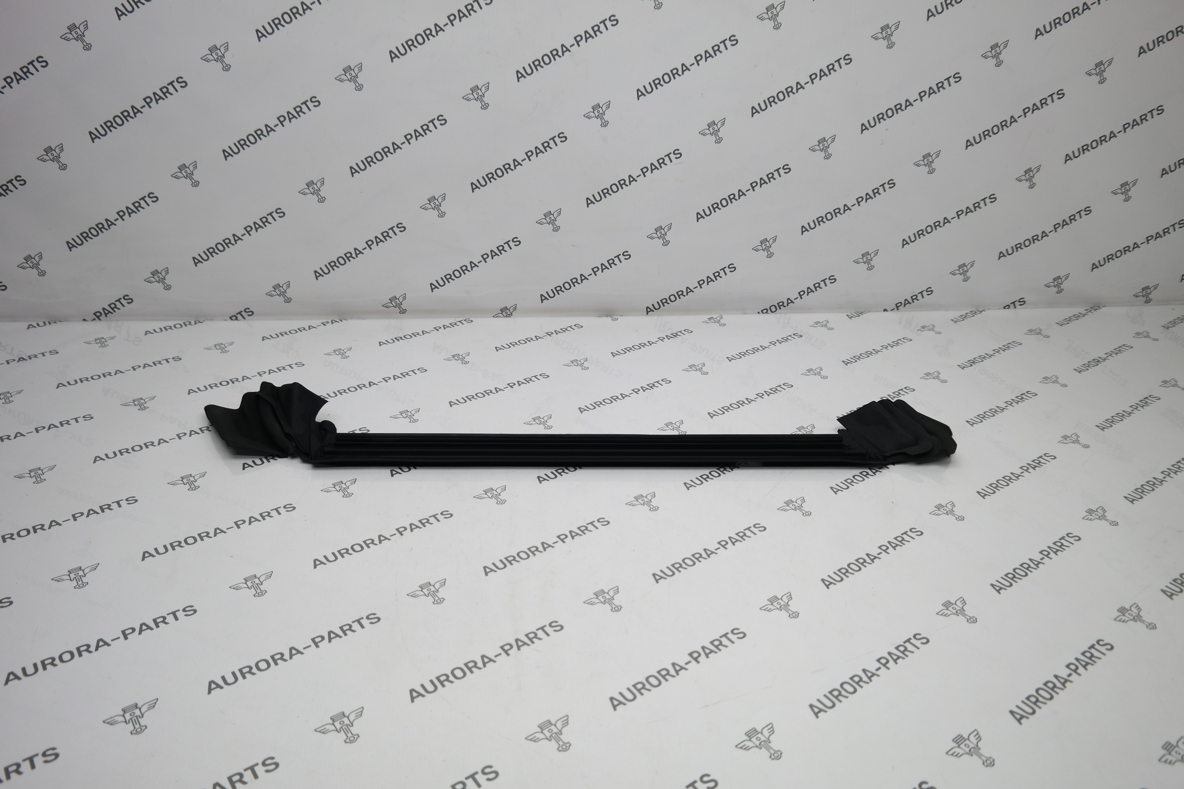 Уплотнитель стекла внутренний задней двери LH Mercedes CLA