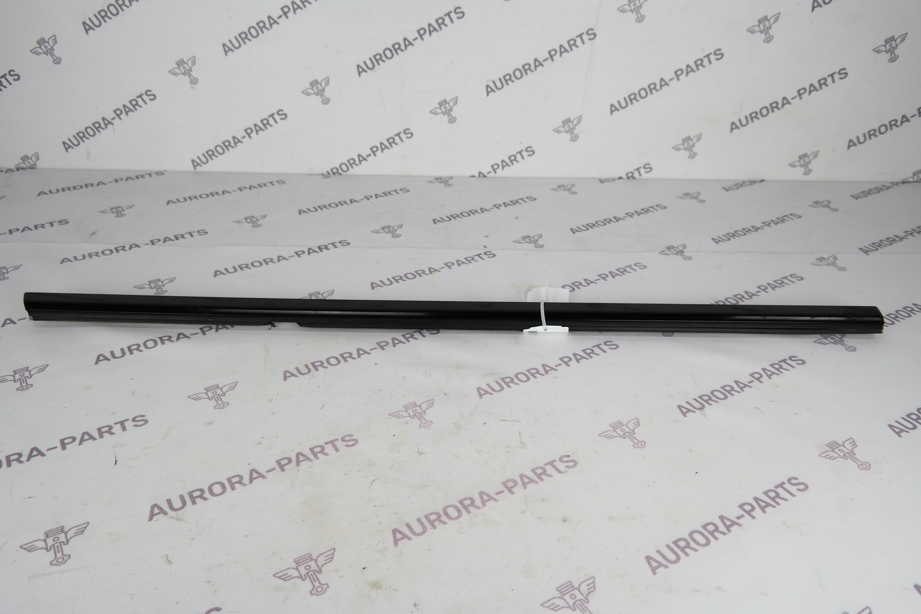 Молдинг стекла (Бархотка) задней двери LH Mercedes CLA