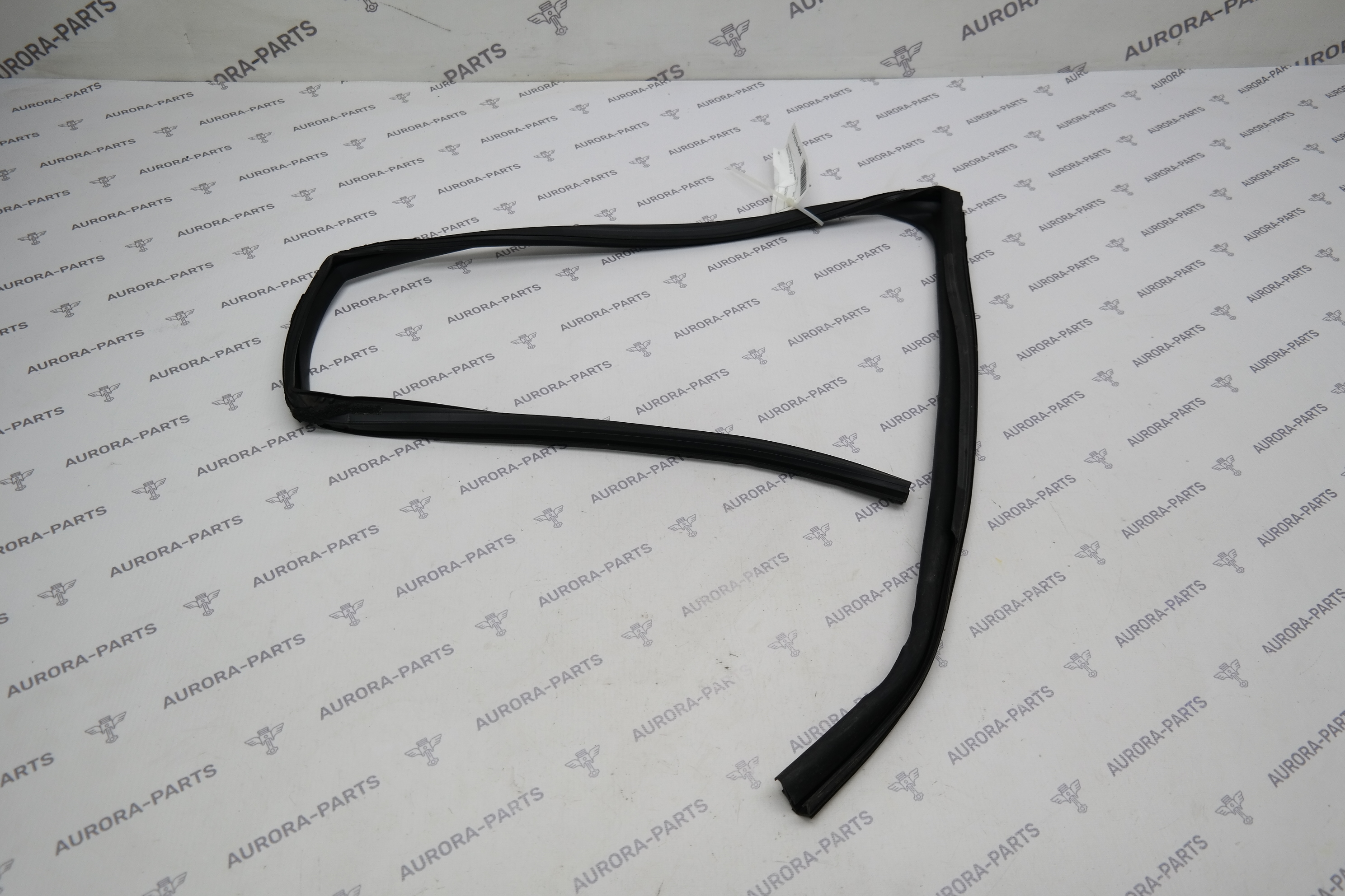 Направляющая стекла задней двери RH Lexus NX 200