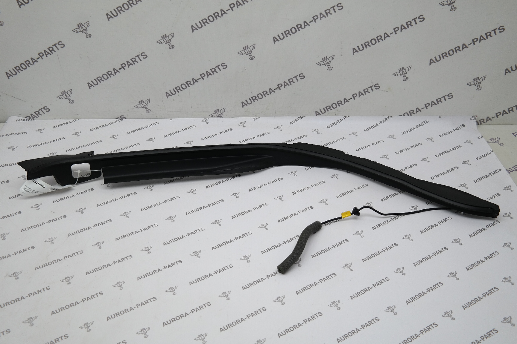 Накладка крышки багажника с датчиком прищемления LH Land Rover Range Rover Sport