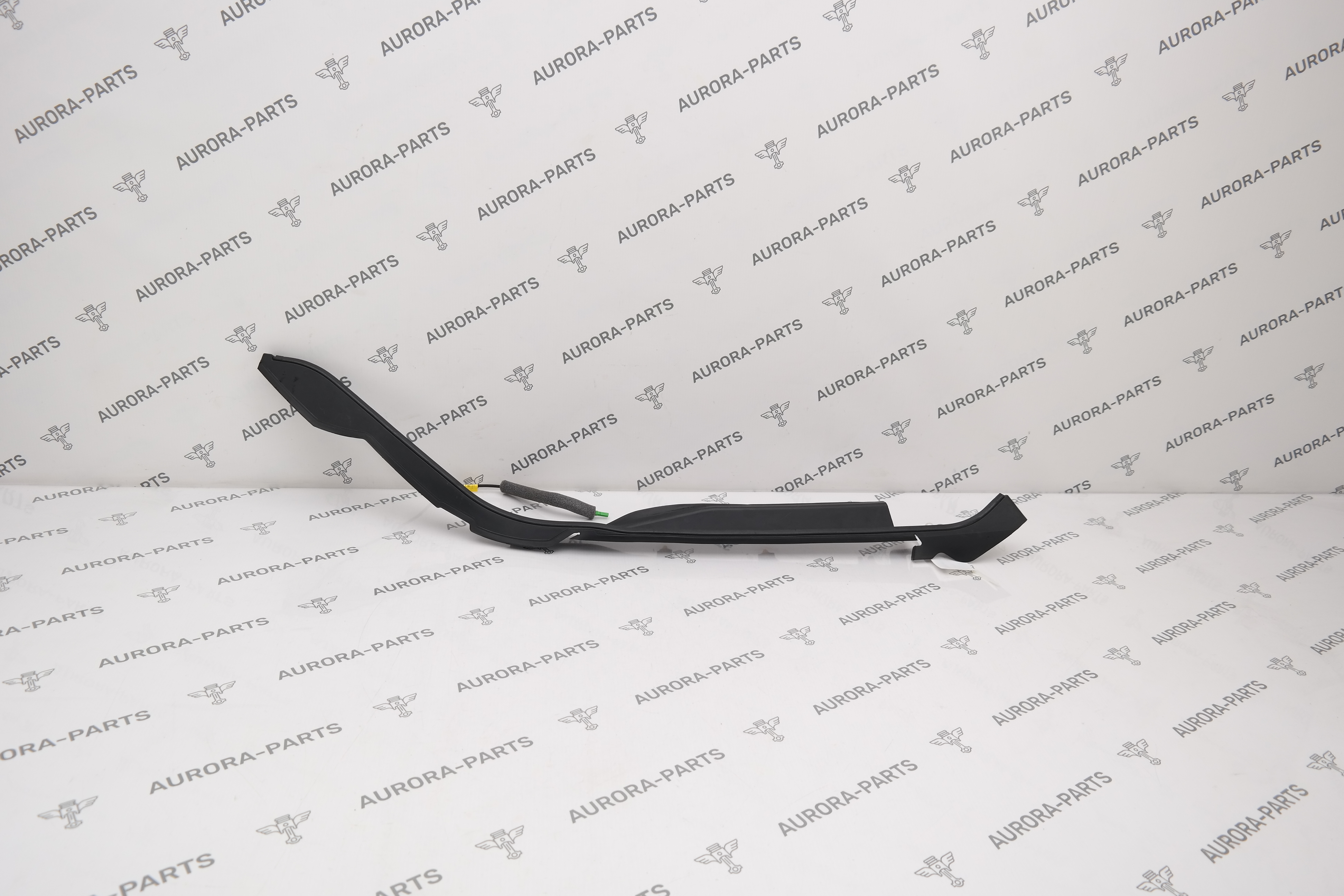 Накладка крышки багажника с датчиком прищемления LH Land Rover Range Rover Sport