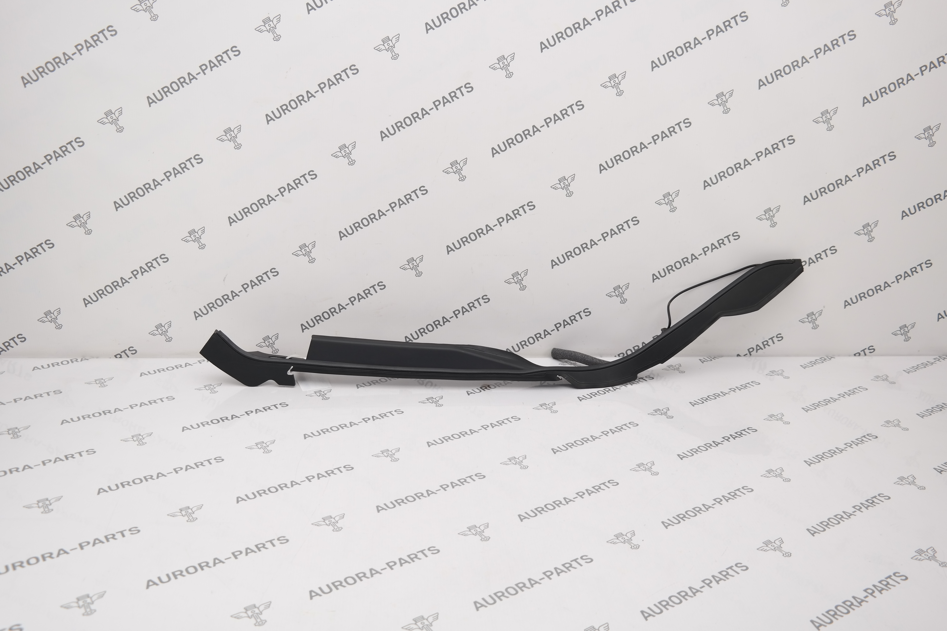 Накладка крышки багажника с датчиком прищемления RH Land Rover Range Rover Sport