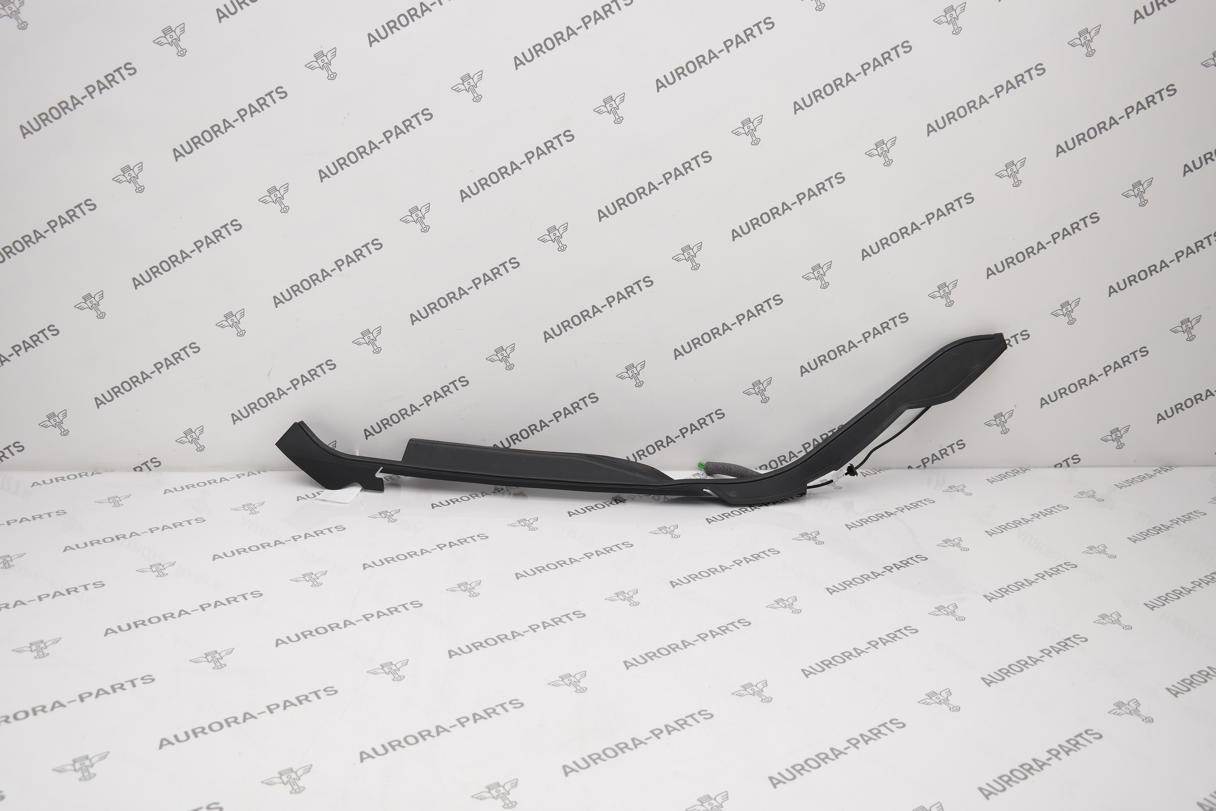 Накладка крышки багажника с датчиком прищемления RH Land Rover Range Rover Sport