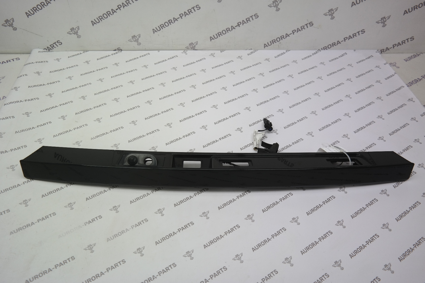 Накладка крышки багажника наружняя Land Rover Discovery